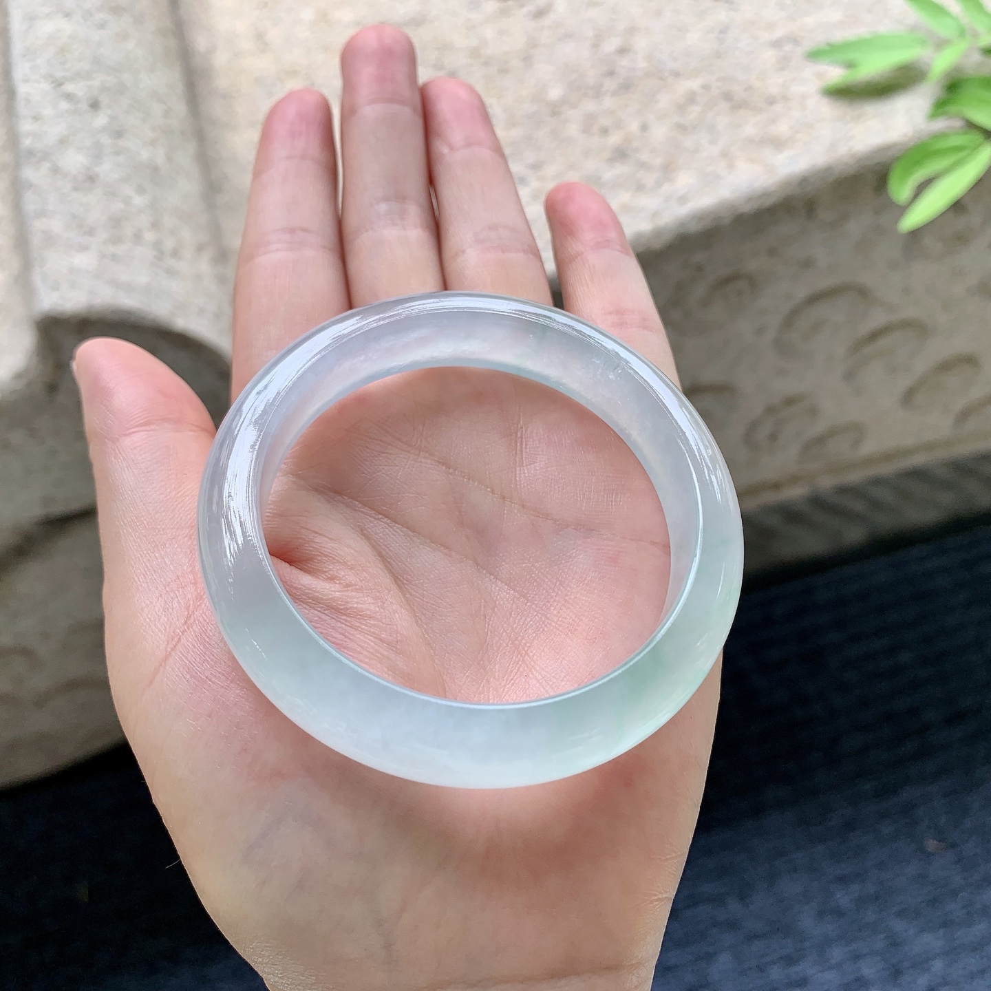 正圈54 55 圈口55/12.3/8 编码HP092213 冰飘绿，水润，种老，细腻，打灯有絮线