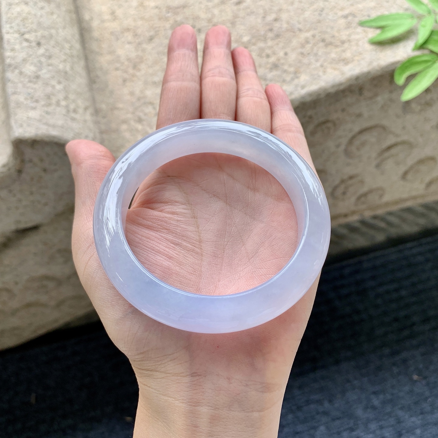 正圈58 59 圈口59/12.4/9.4 编码G7092201 糯冰，水润，种老，细腻，打灯有絮线