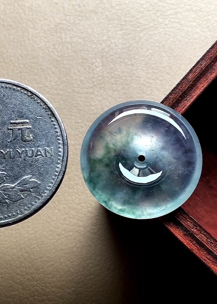 ️ 玻璃种飘彩怀古 飘彩十分漂亮，灵动无比，种老，光感十足，无裂尺寸20.8*5