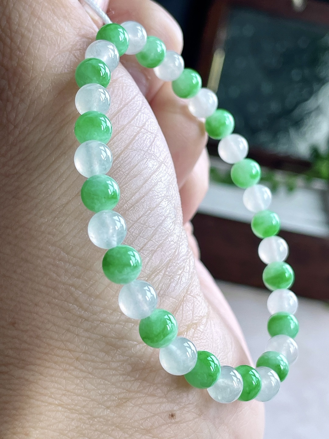 【珠子】冰双彩手链圆珠珠子手链 【说明】缅甸 性比高 阳绿 【尺寸】5.6mm 【重量】10克