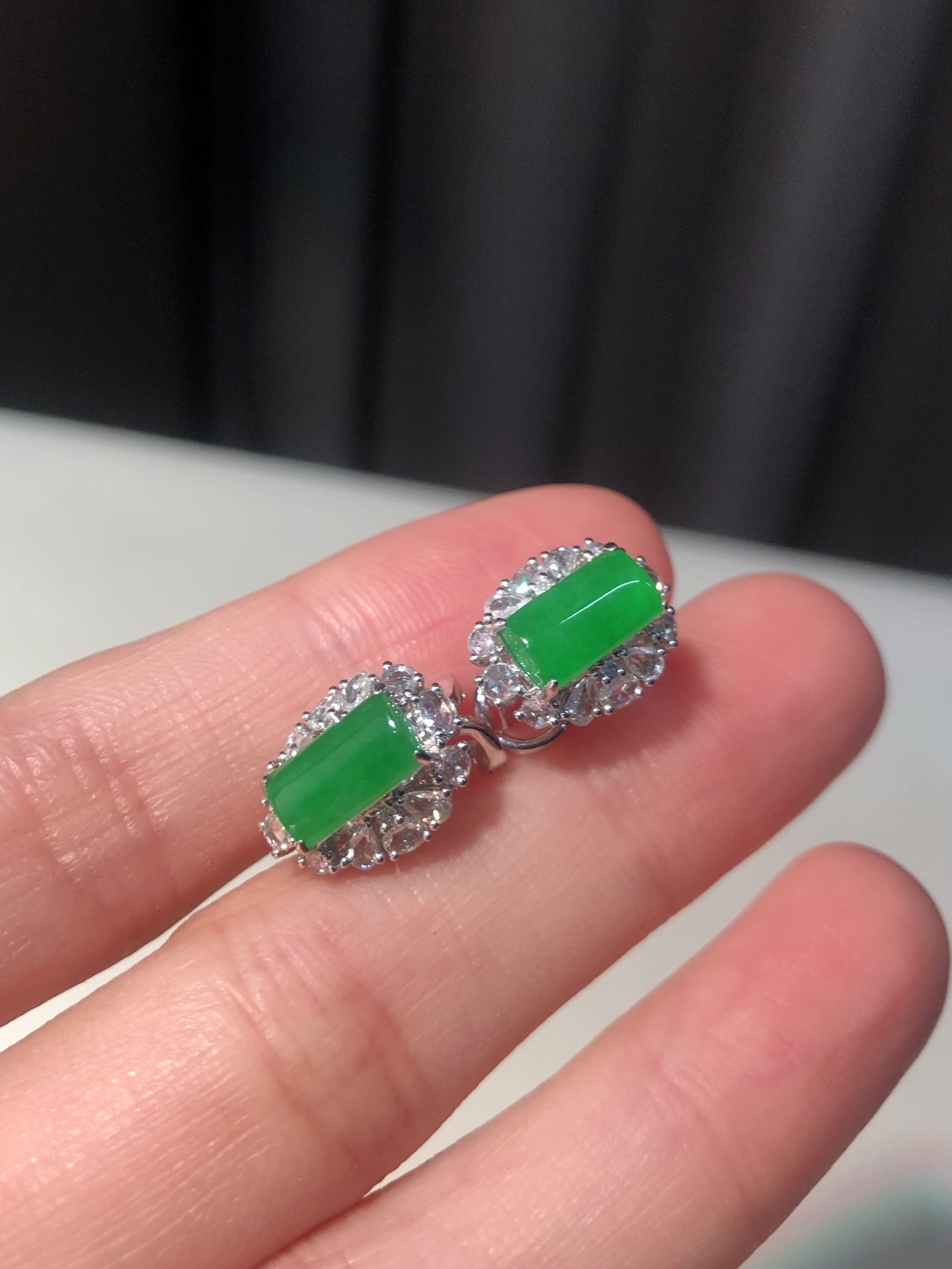 ️ 18k【金镶嵌冰绿马鞍耳钉】 尺寸：12.4×9.6×6.9 裸石8.5×4.7