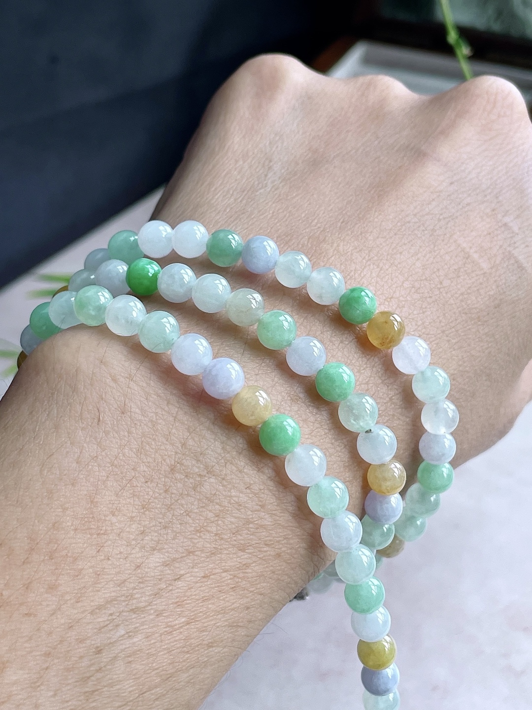 【珠子】冰多宝多彩珠链圆珠珠子珠链 【说明】缅甸 性比高 【尺寸】5.8mm，34cm 【重量】42.4克