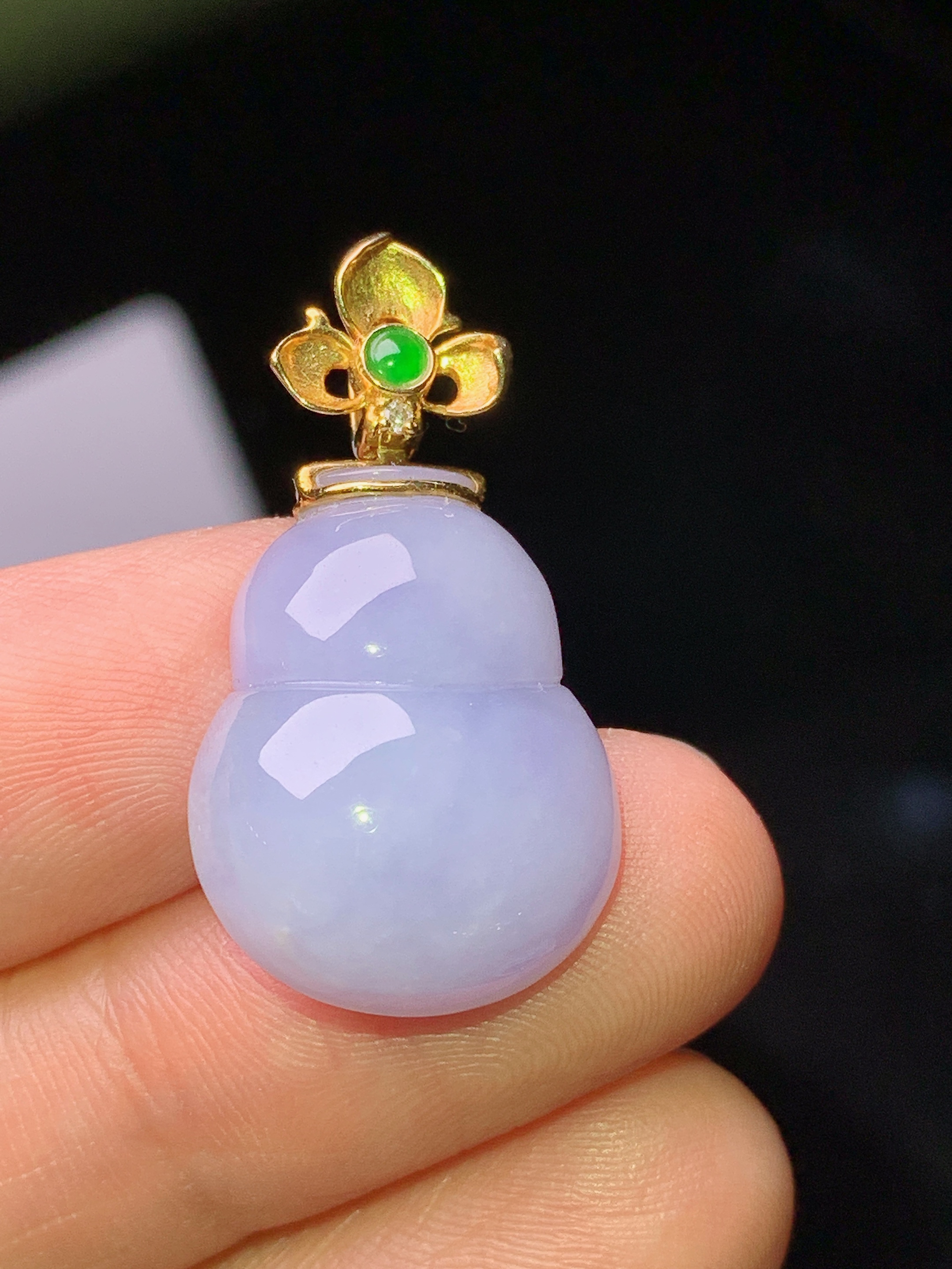18k金镶嵌淡紫罗兰葫芦吊坠 玉质细腻 色泽艳丽清新 水润亮眼 整体尺寸28.3*15.2*7.2 b1