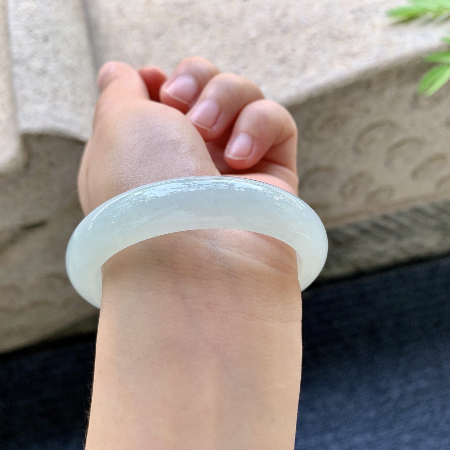 正圈51 52 圈口52.9/12.4/7.8 编码T1092309 细糯底色，水润，种老，细腻，打灯有棉线