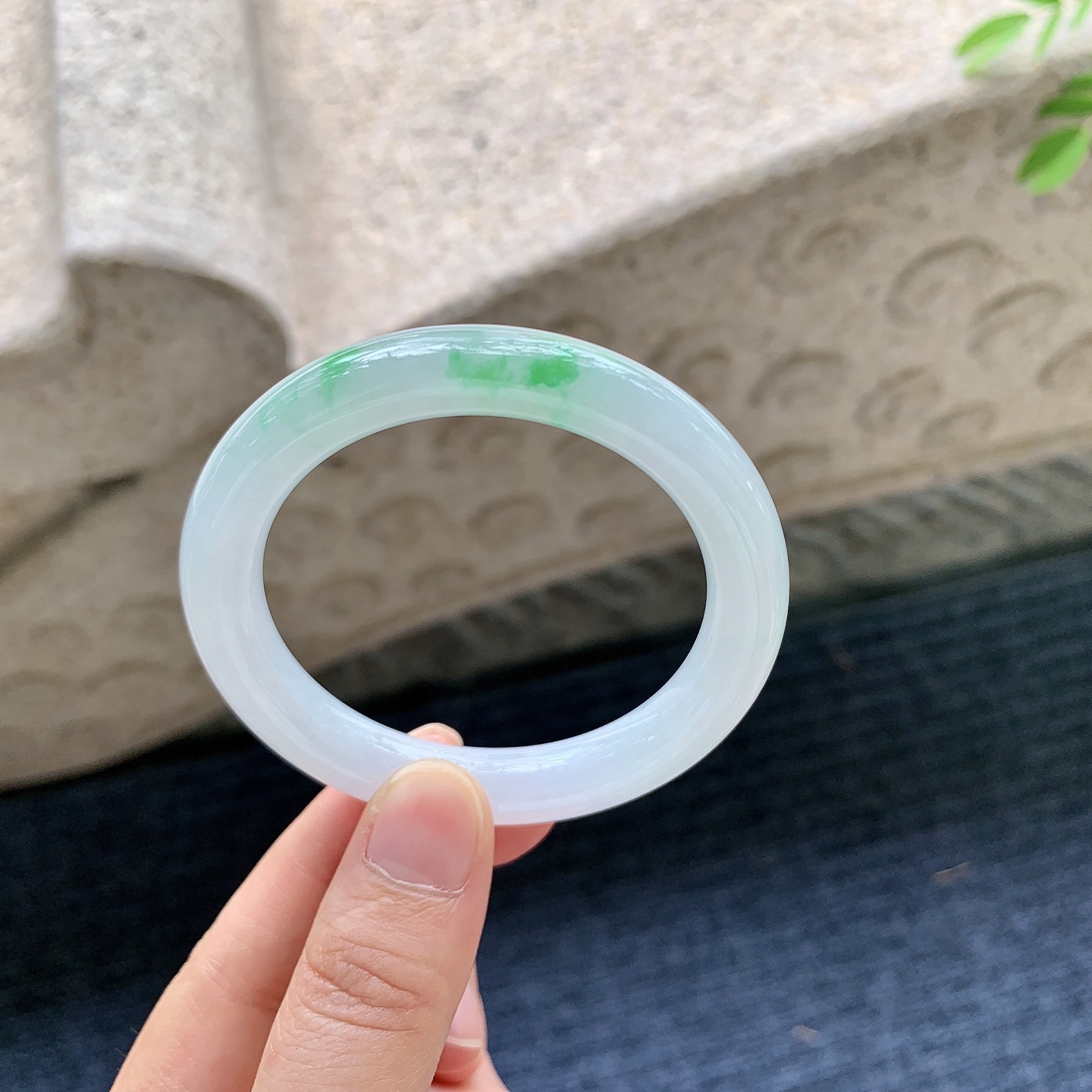 圆条48 49 圈口49.4/9.2/8.4 编码DZ092216 飘绿，水润，种老，细腻，有纹线