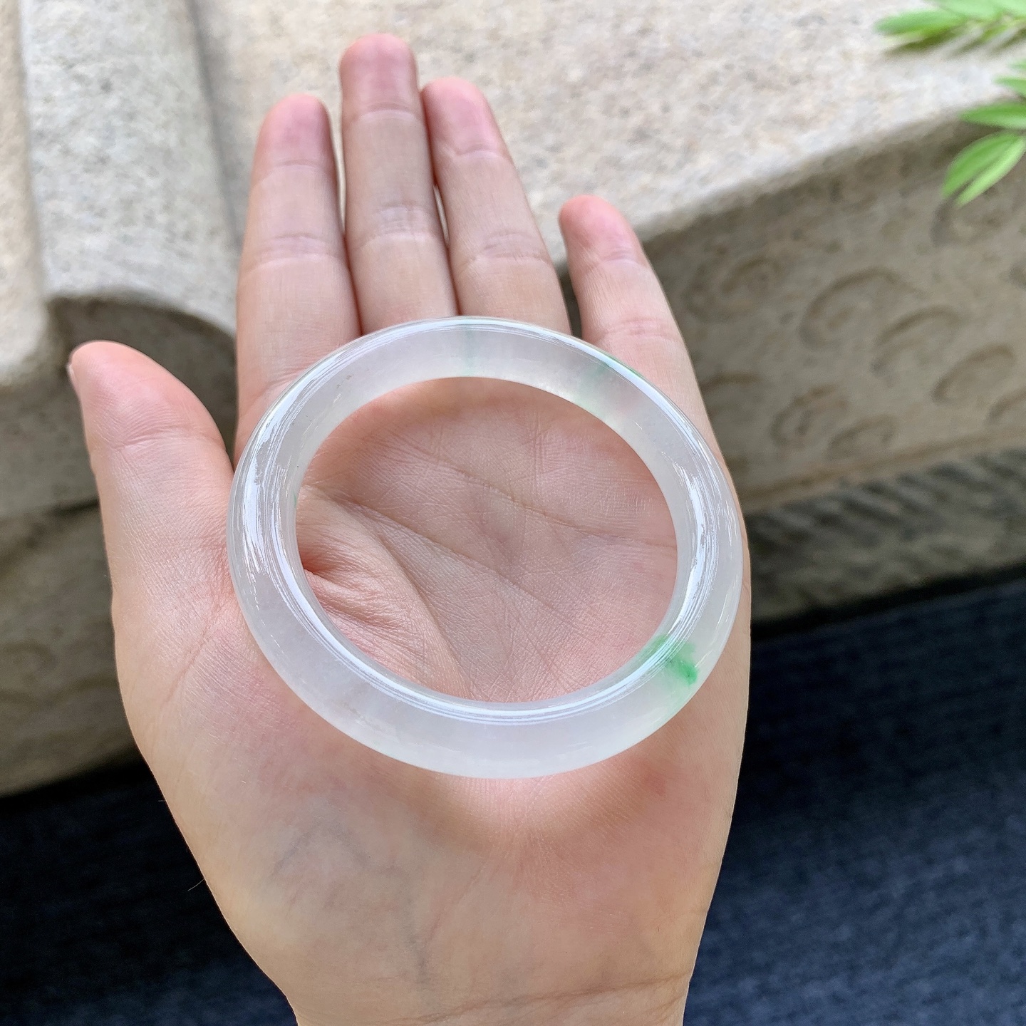 圆条49 50 圈口50/8.3/8.3 编码G9092332 冰飘绿，清透，水润，种老，细腻，打灯有絮线