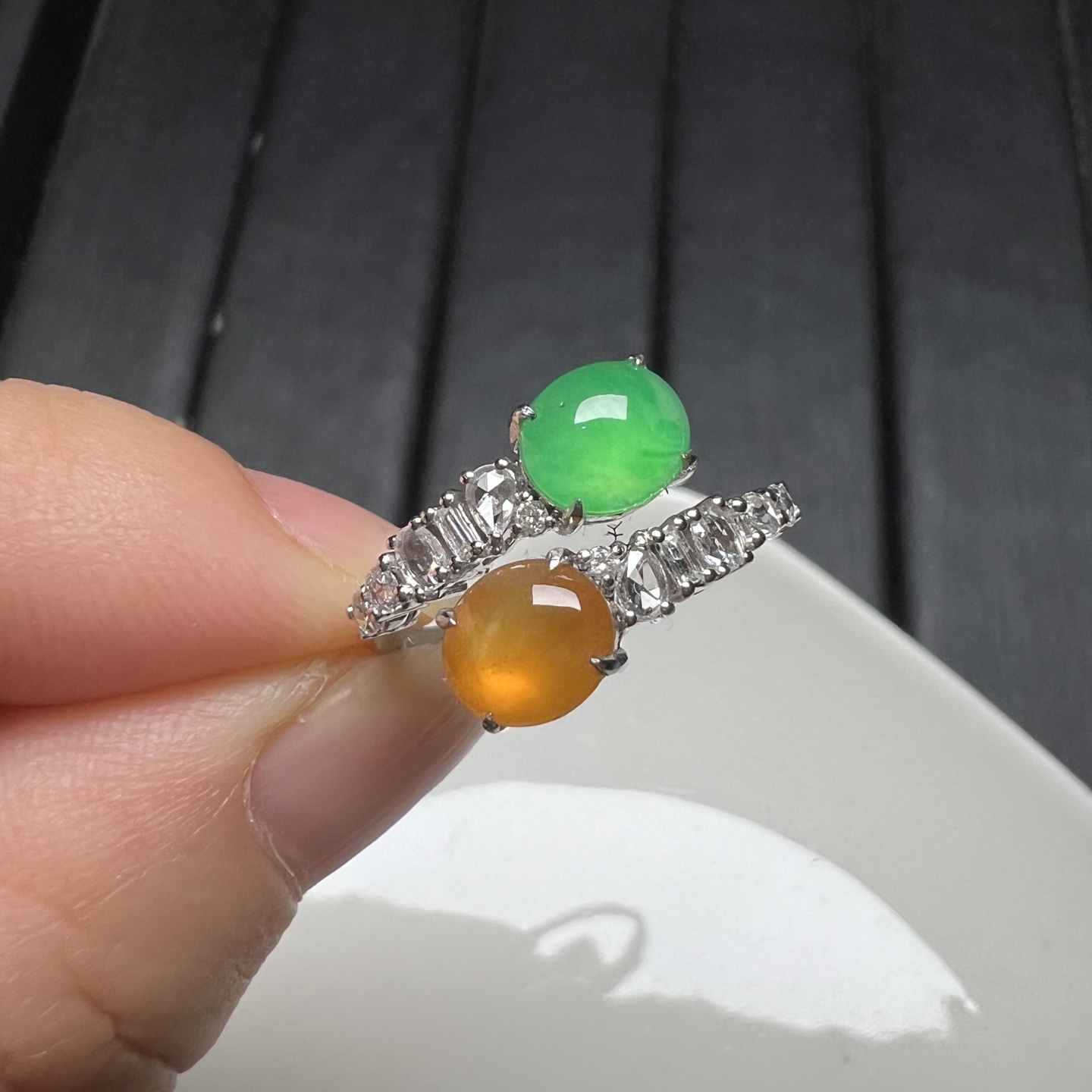 ️18k金钻石镶嵌冰种阳绿色翡翠黄翡双色蛋面戒指天然缅甸A货精品，6.8-6