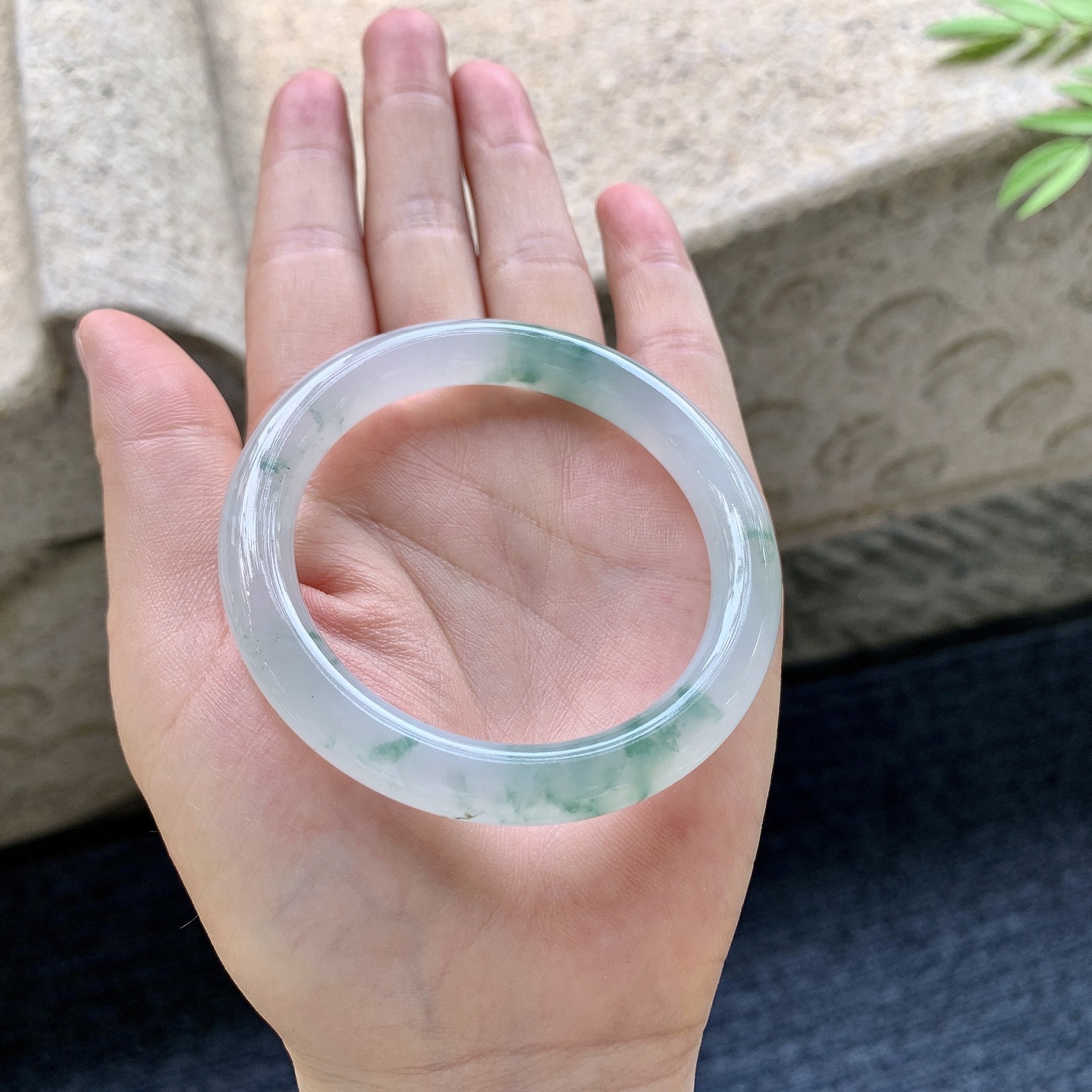 圆条50 51 圈口51.7/8.8/8.5 编码GF092327 糯冰飘花，水润，种老，细腻，有纹
