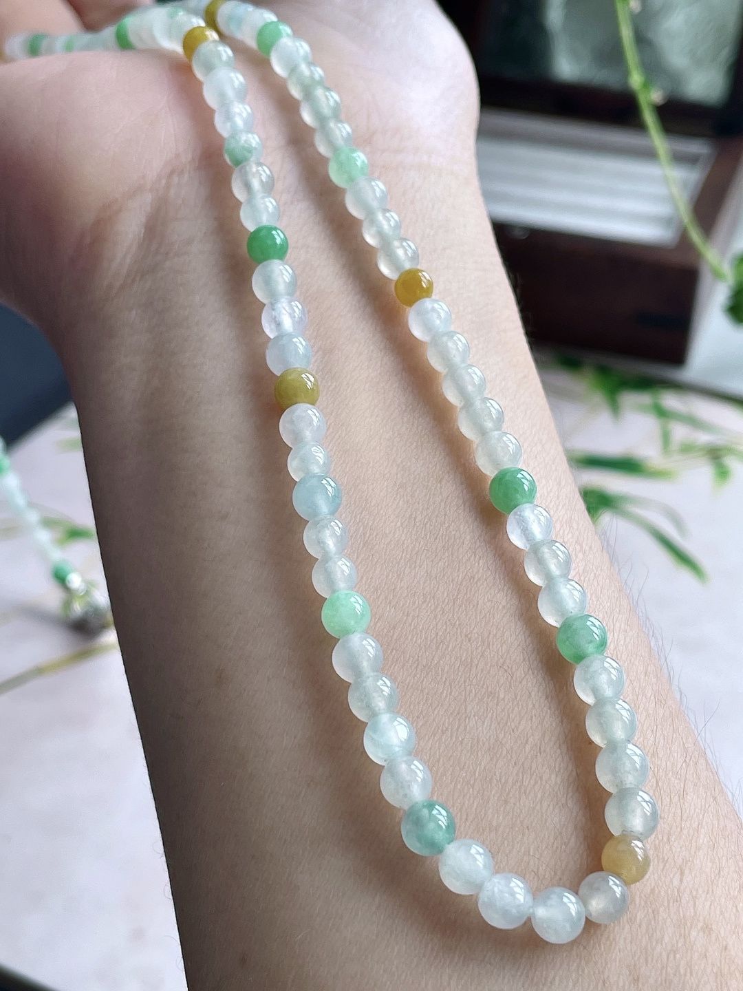 【珠子】冰多宝多彩珠链圆珠珠子珠链 【说明】缅甸 性比高 【尺寸】4.8mm，33cm 【重量】26克