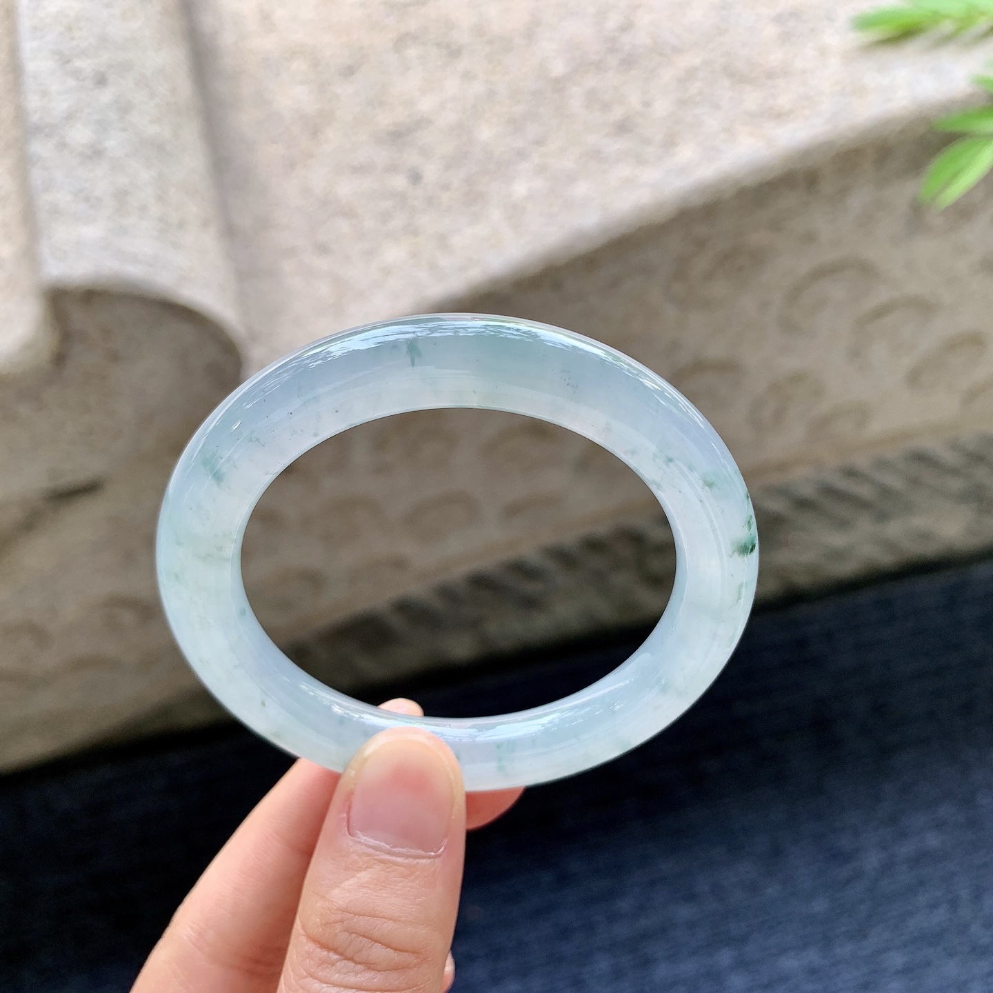 圆条49 50 圈口50.6/9/9 编码DZ092307 冰糯紫底飘花，水润，种老，细腻，打灯有棉线