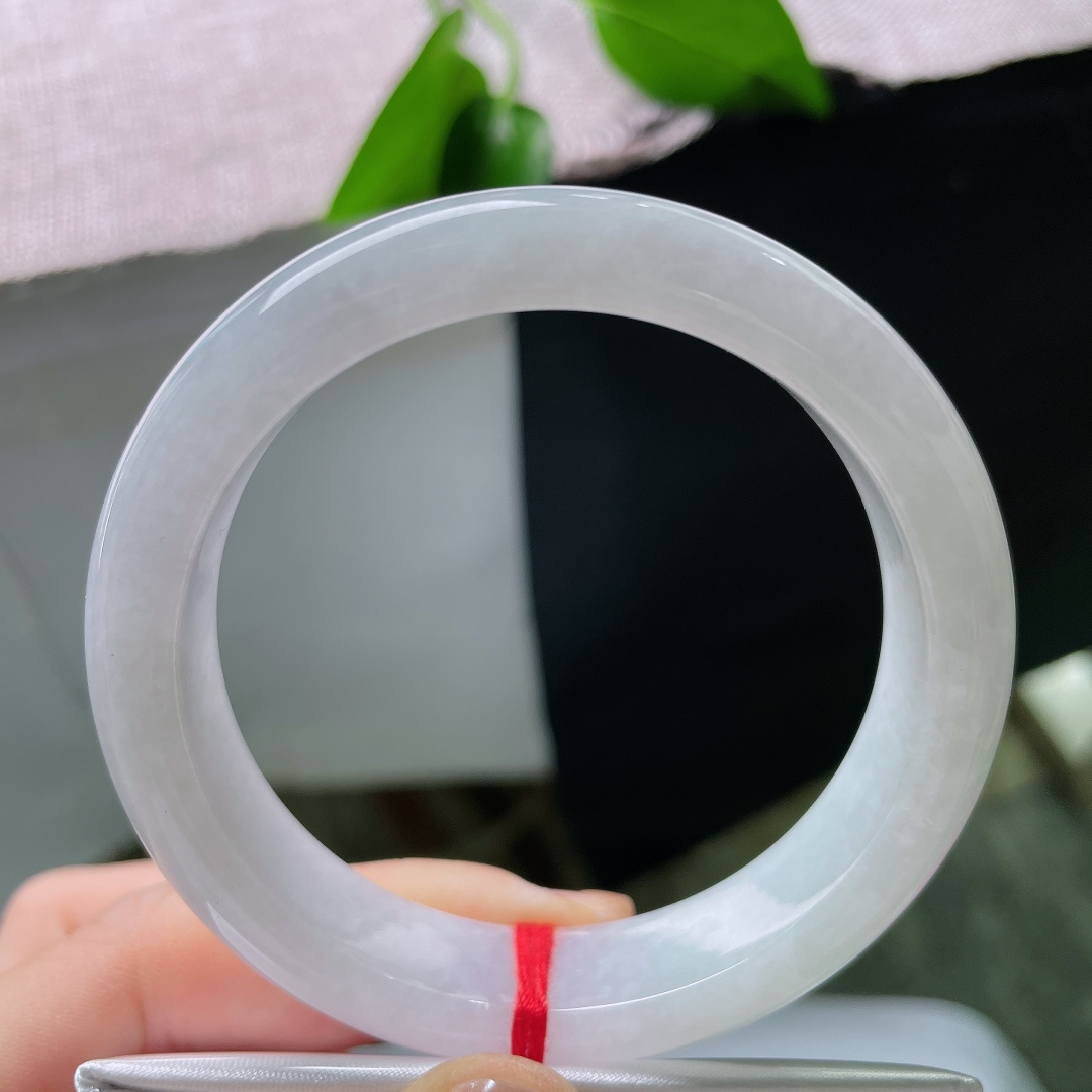 56.2/13.5/8.6，白月光正圈，一点皮纹，质地温润干净，色调素雅，上手清冷。ss59594a