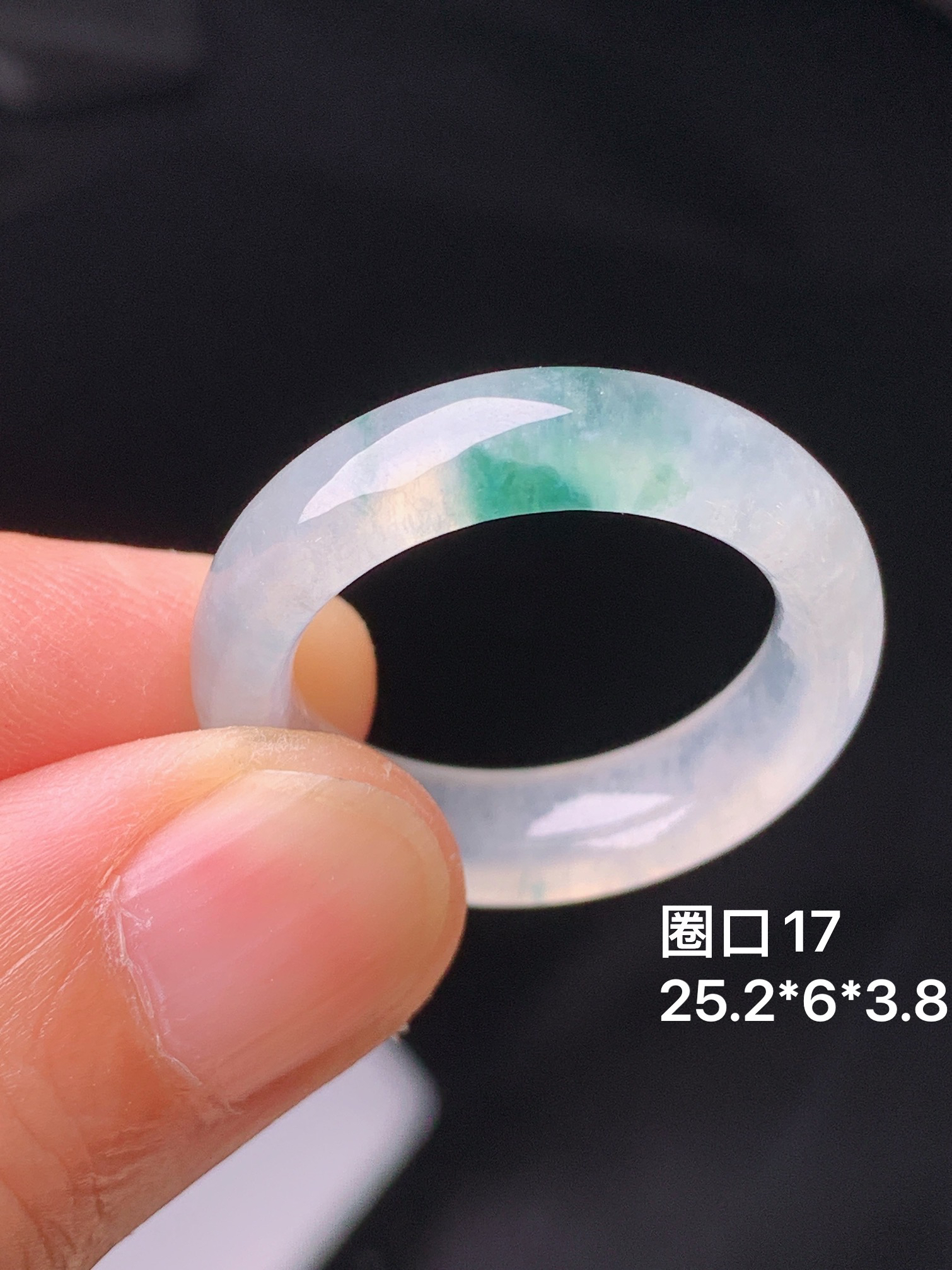 飘绿指环 玉质细腻 色泽艳丽清新 水润亮眼 圈口17 整体尺寸25.2*6*3.8 e6