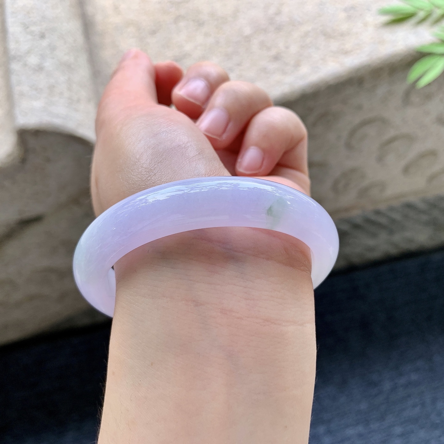 贵妃54 55 圈口55.7/48.8/12.2/8 编码G9092325 春彩，水润，种老，细腻，有纹线