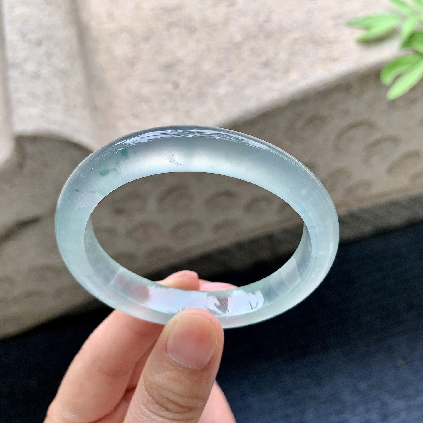 贵妃53 54 圈口54/45/10.5/7.8 编码N2092217 冰种飘花，起荧光，清透，水润，种老，细腻，打灯有微絮