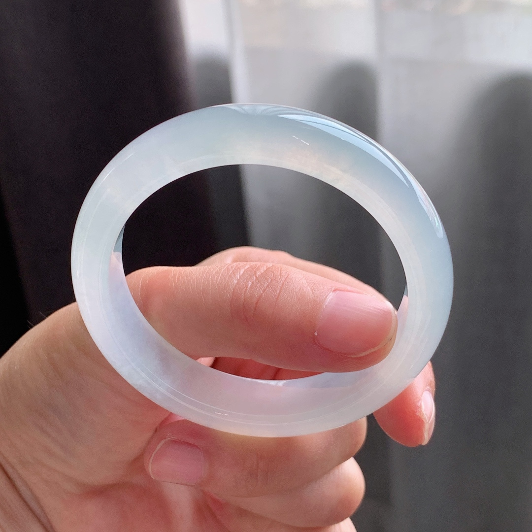 正圈51 52 圈口52.7/12.5/7.8 编码GJ092342 冰糯底色，水润，种老，细腻，打灯有棉线
