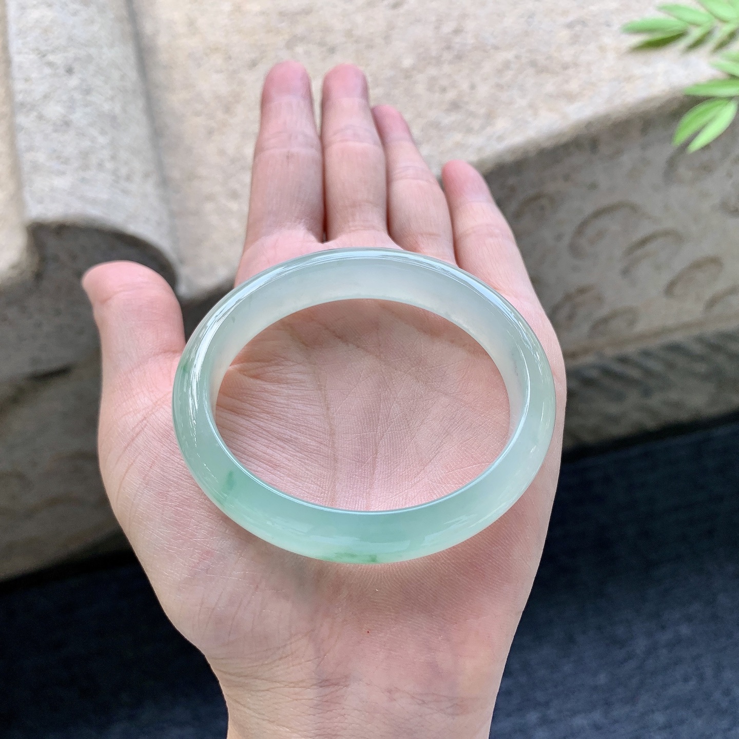 贵妃53 54 圈口54/46.9/12.3/7 编码GF092361 冰糯飘绿，水润，种老，细腻，打灯有棉线
