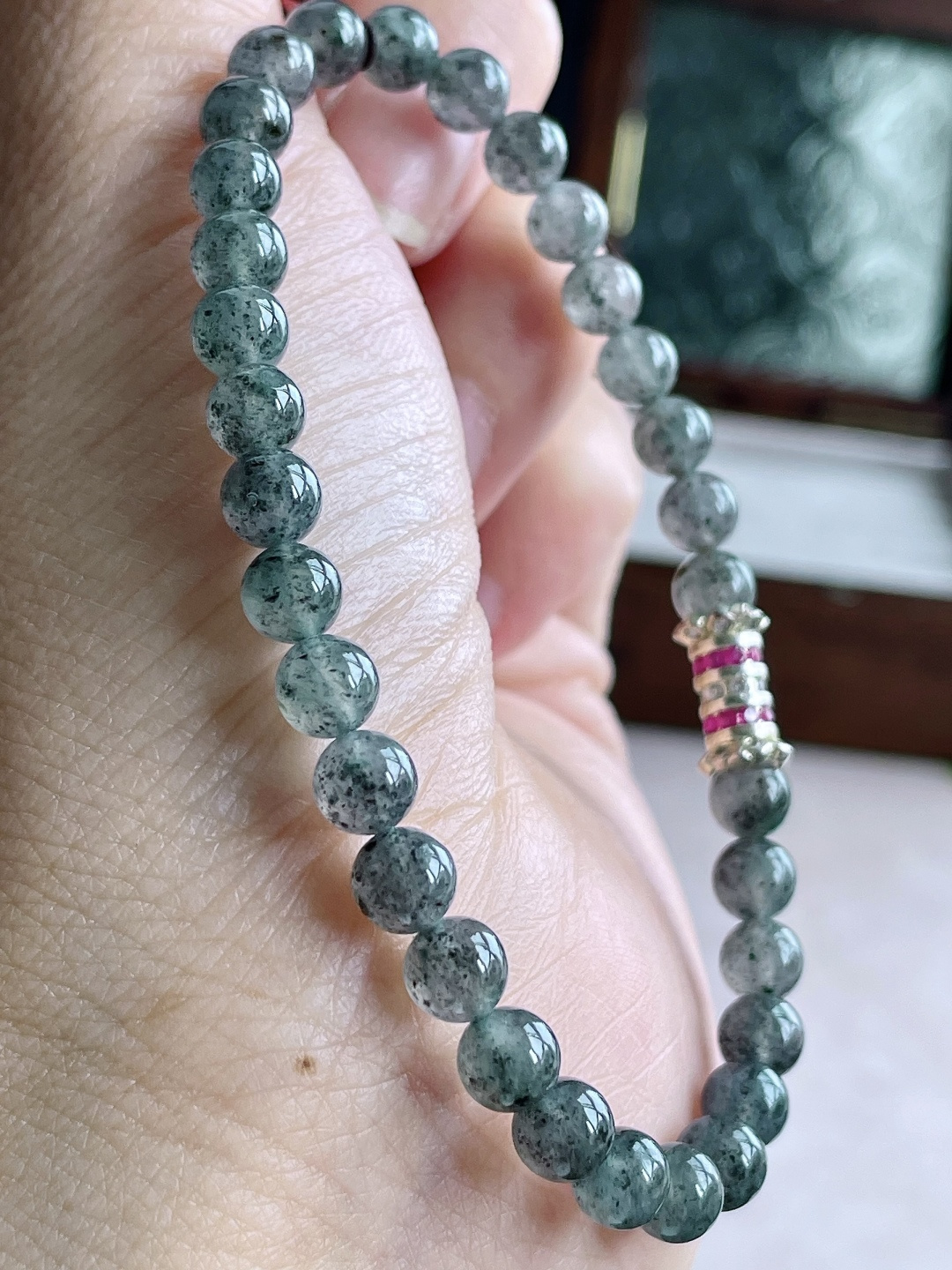【珠子】冰乌鸡手串圆珠珠子手串 【说明】缅甸 性比高 【尺寸】5.5mm 【重量】11.8克
