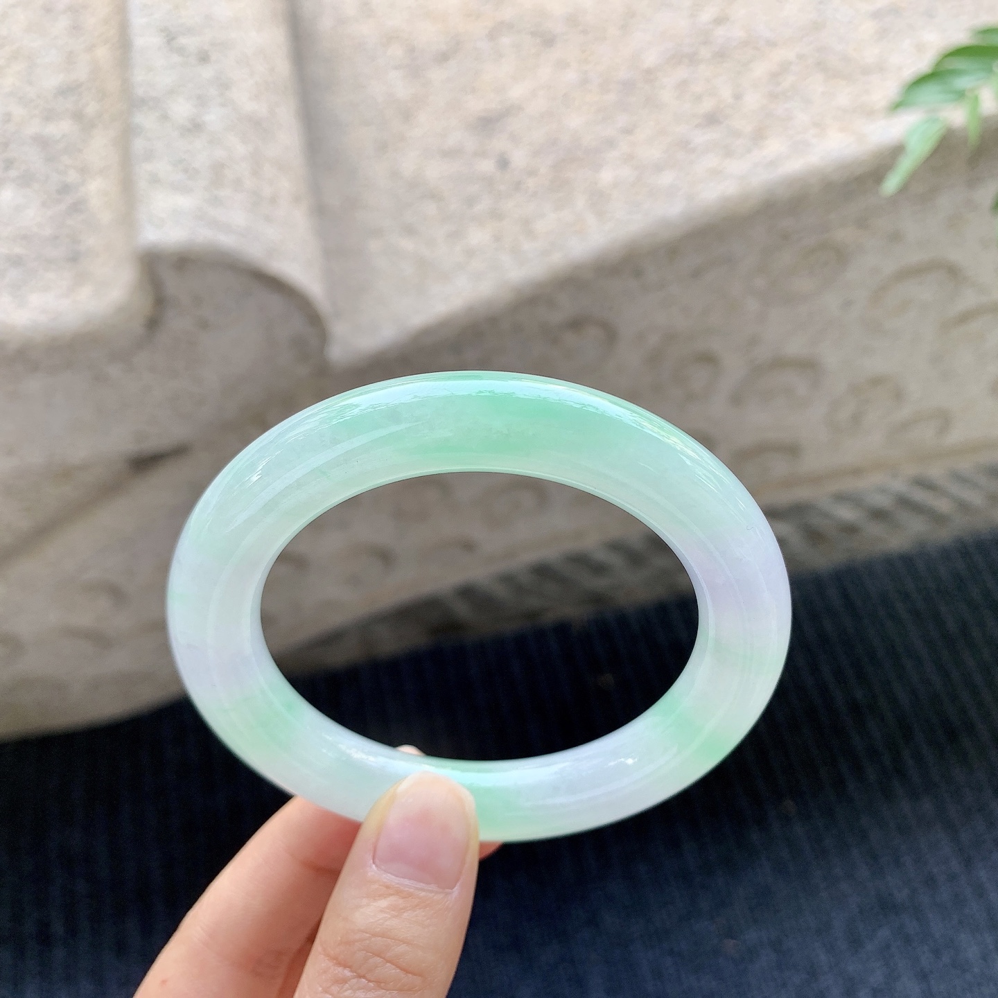 圆条54 55 圈口55.8/10.8/10.9 编码Q5092225 冰糯春彩，水润，种老，细腻，无裂