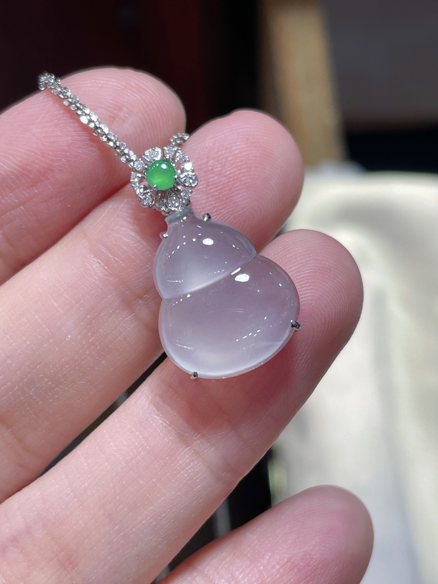 ️翡翠冰种葫芦吊坠，起荧光，种水好好，裸石很饱满，专挑好品相，18k镶嵌，16-13.4-3.5