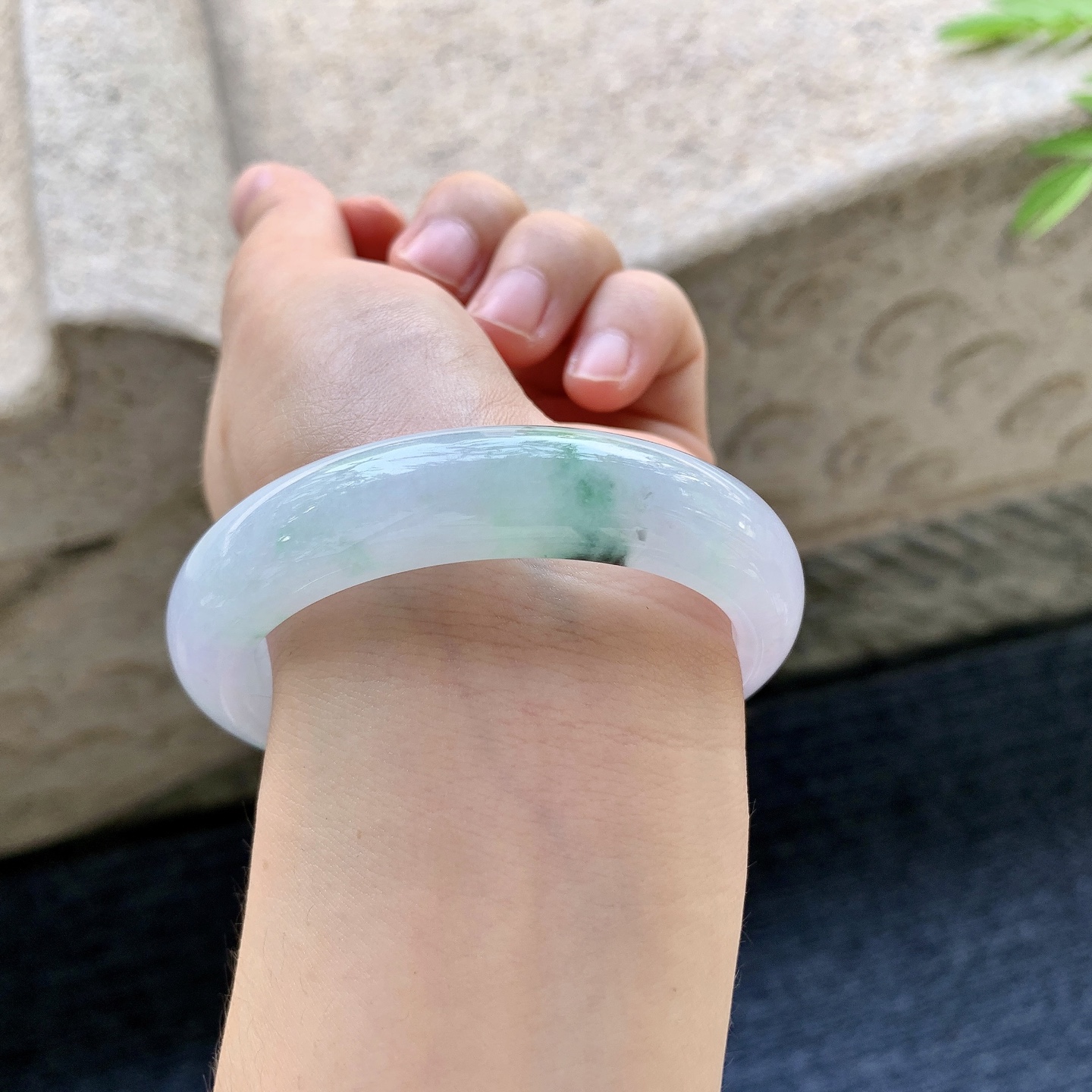 正圈53 54 圈口54.6/12.5/8.3 编码Q5092305 冰糯春彩，水润，种老，细腻，打灯有絮线