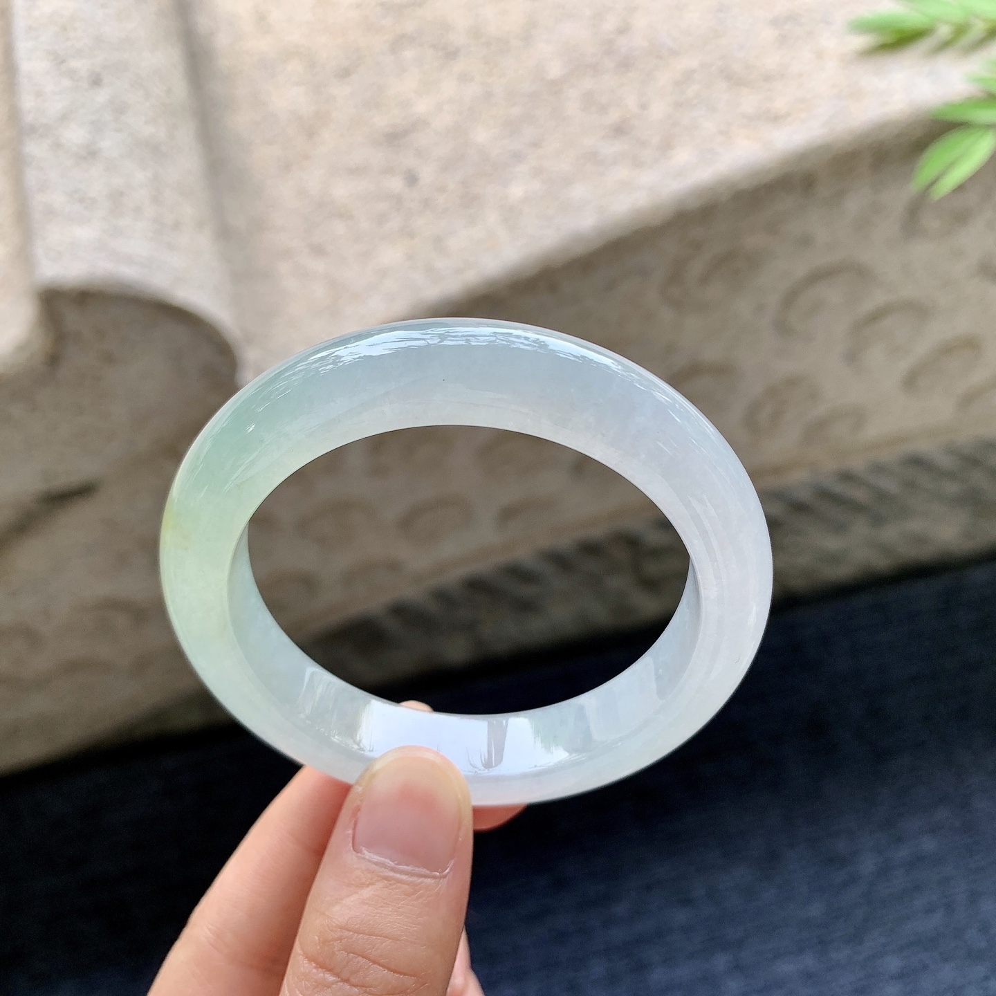 正圈51 52 圈口52.4/11.4/8.6 编码GF092324 冰糯飘黄翡，水润，种老，细腻，无裂