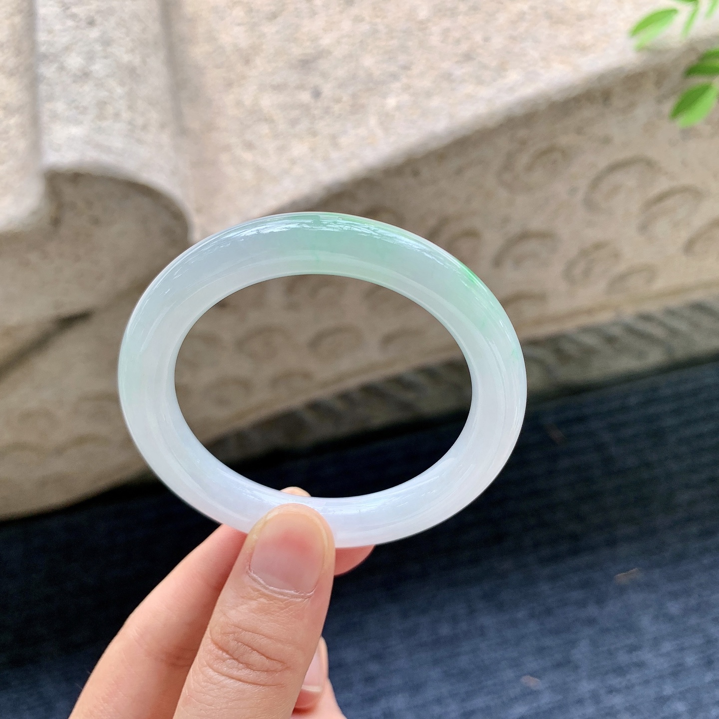 圆条48 49 圈口49.4/9.2/8.4 编码DZ092216 飘绿，水润，种老，细腻，有纹线