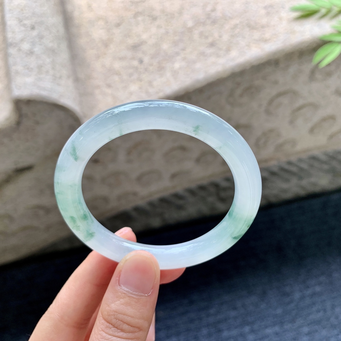 圆条50 51 圈口51.7/8.8/8.5 编码GF092327 糯冰飘花，水润，种老，细腻，有纹线