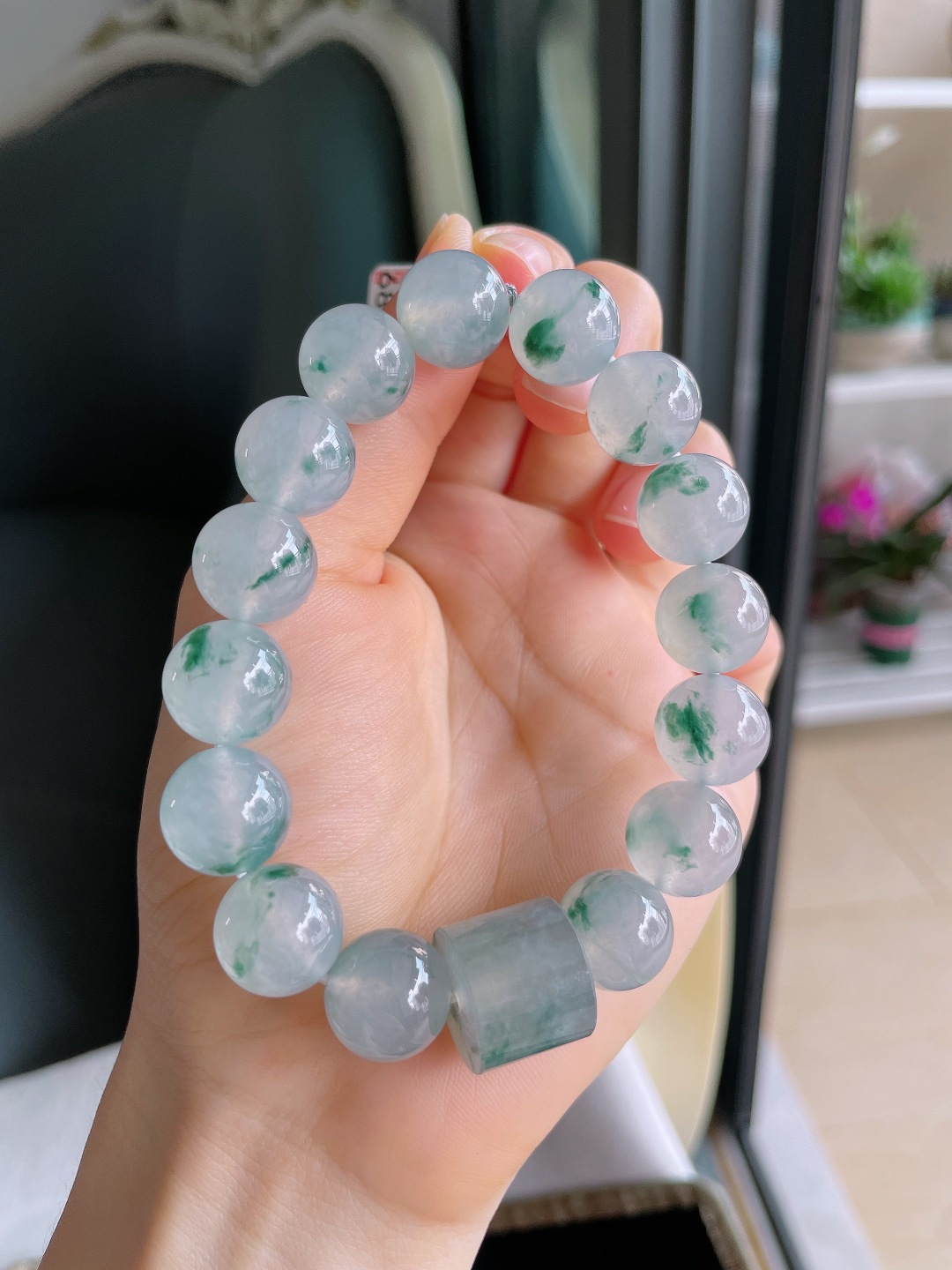 ️ ️，缅甸天然翡翠A货，老坑冰种飘花路路通手串，尺寸13.2mm，15.3-12.8mm。【编2966】