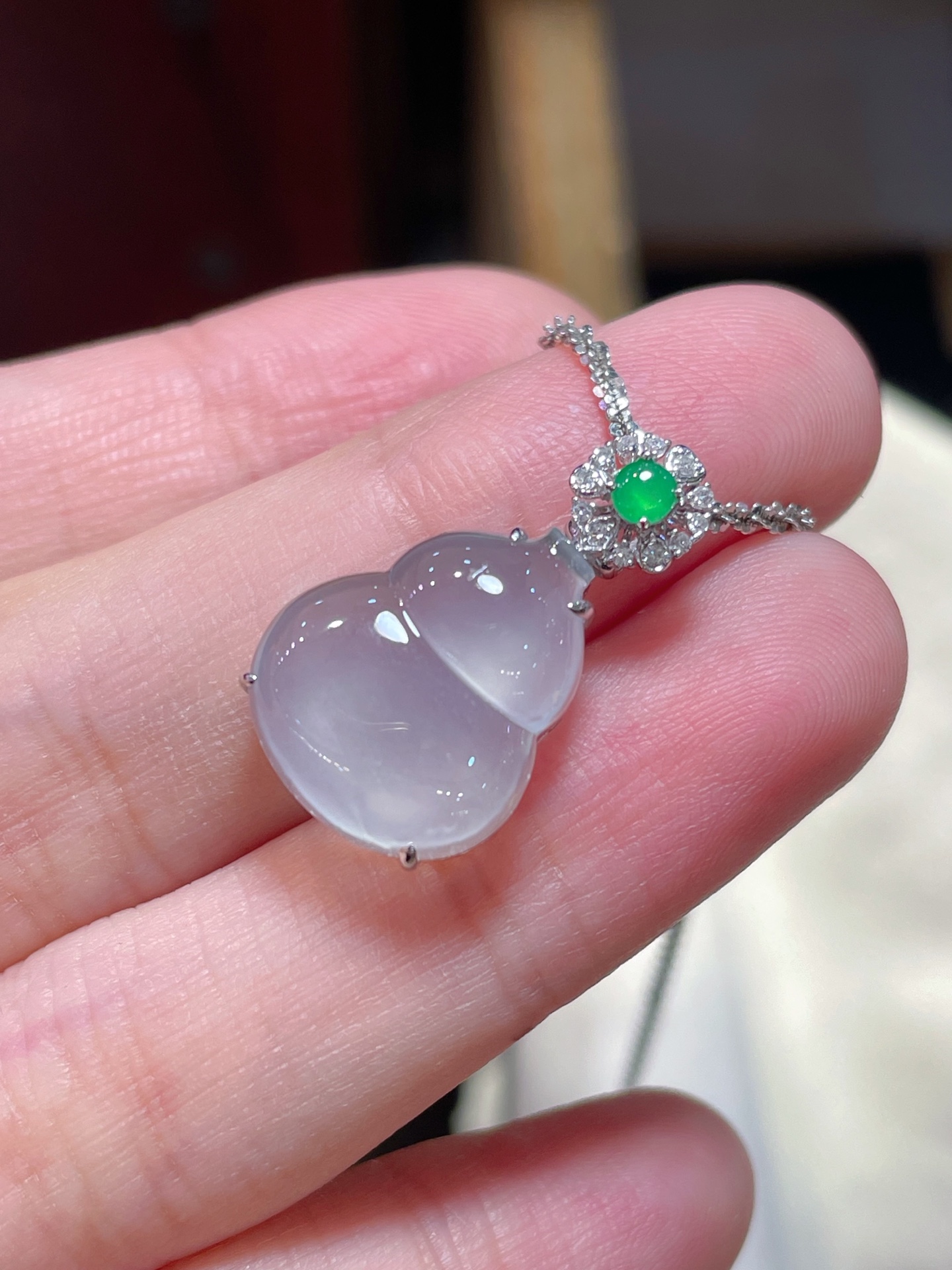 ️翡翠冰种葫芦吊坠，起荧光，种水好好，裸石很饱满，专挑好品相，18k镶嵌，16-13.4-3.5