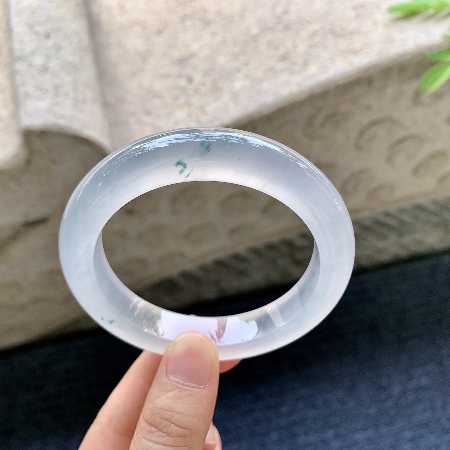 正圈56 57 圈口57/12.5/7.6 编码H3092340 冰种飘花，起光，清透，水润，种老，细腻，打灯有棉线