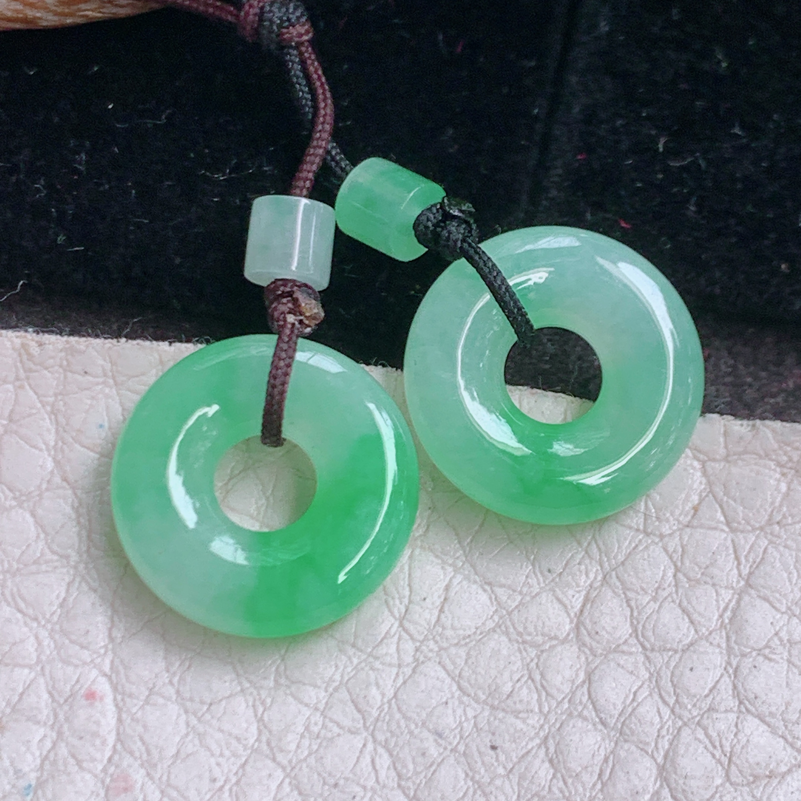 ktj实拍15*3.8缅甸翡翠精雕高品质冰甜绿甜甜圈一对