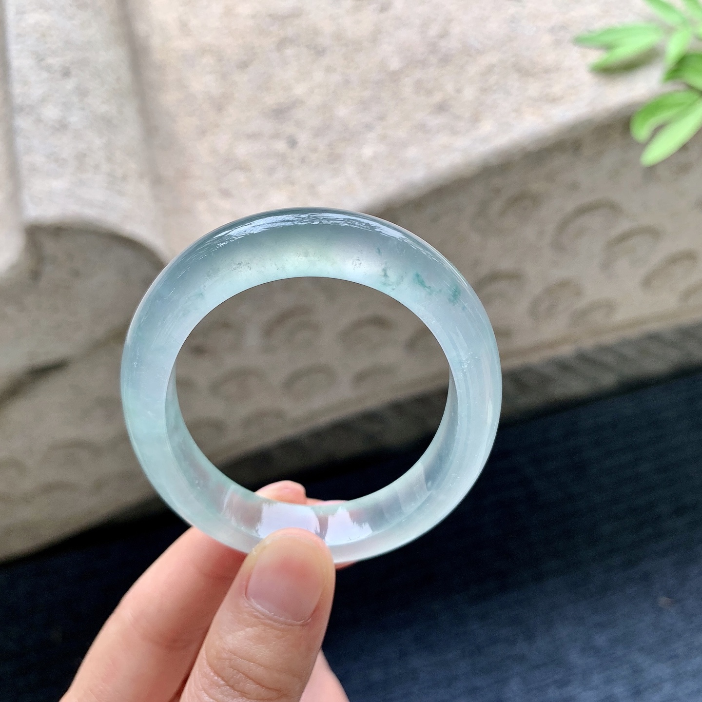 贵妃53 54 圈口54/45/10.5/7.8 编码N2092217 冰种飘花，起荧光，清透，水润，种老，细腻，打灯有微絮
