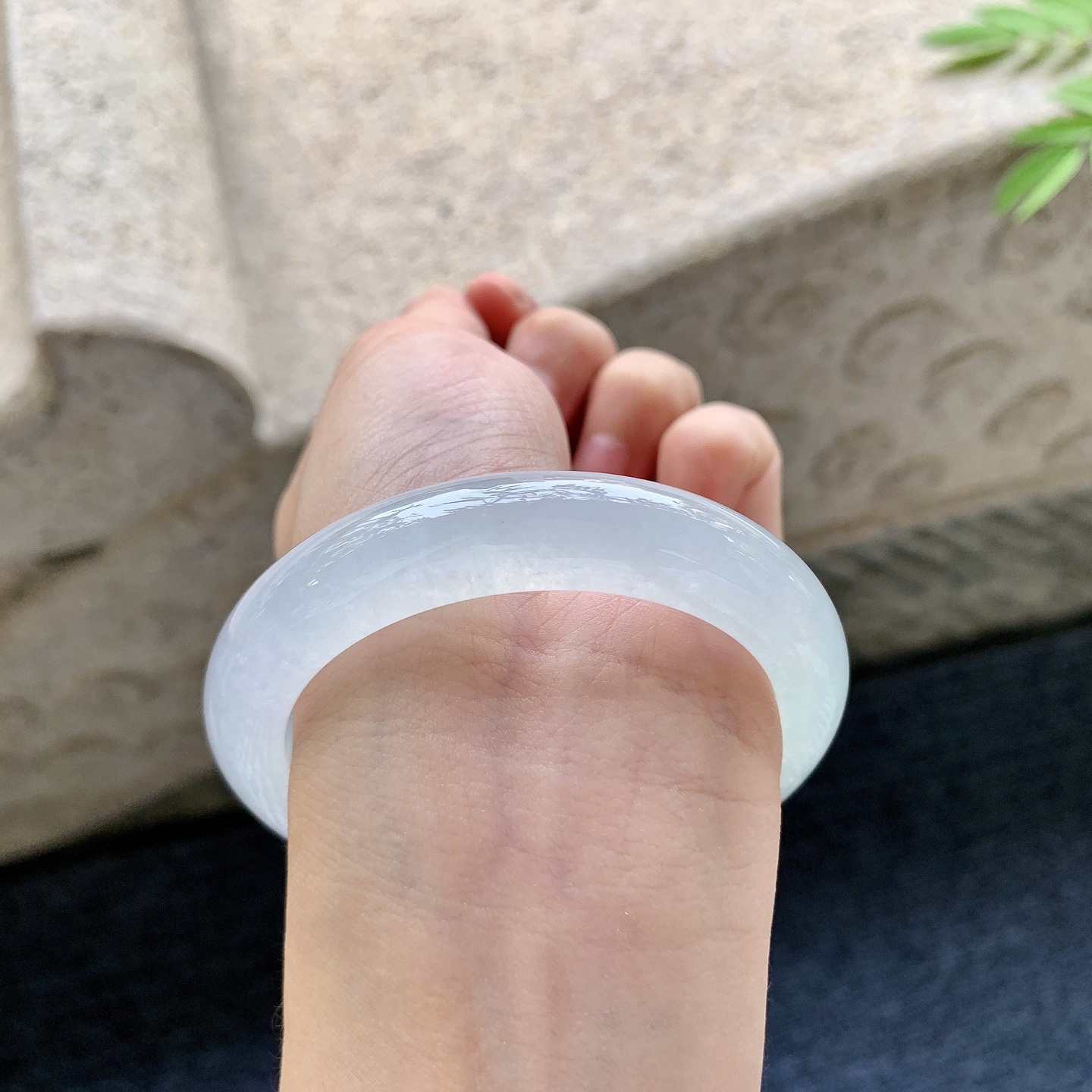 正圈53 54 圈口54/11.4/9 编码W6092316 冰糯飘绿，水润，种老，细腻，有纹线
