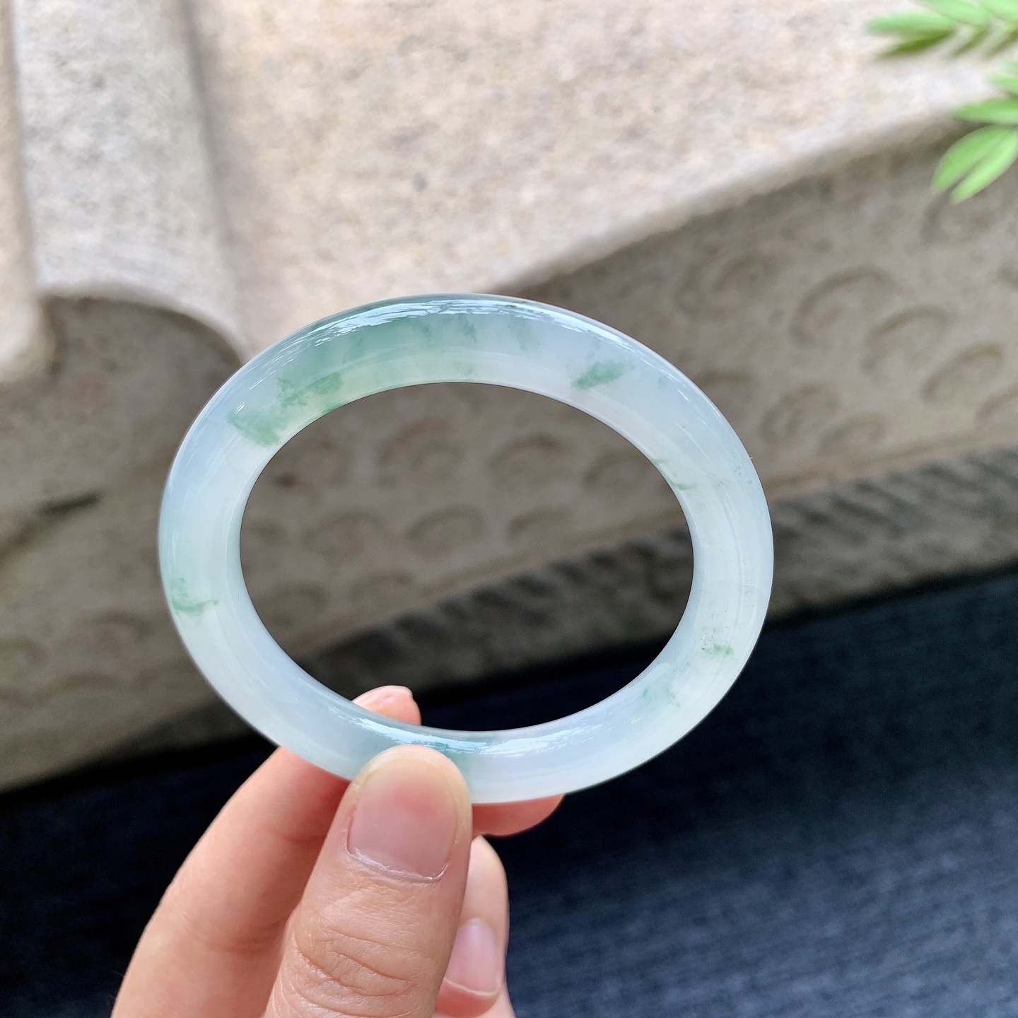 圆条50 51 圈口51.7/8.8/8.5 编码GF092327 糯冰飘花，水润，种老，细腻，有纹线