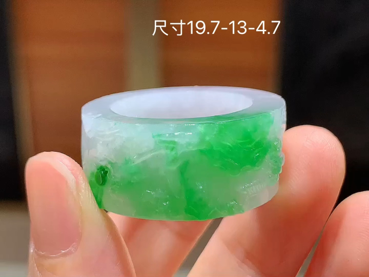 冰飘绿戒圈 老坑冰透 种老水足 水润光泽 性比高 无裂 尺寸看图 19.7-13-4.7