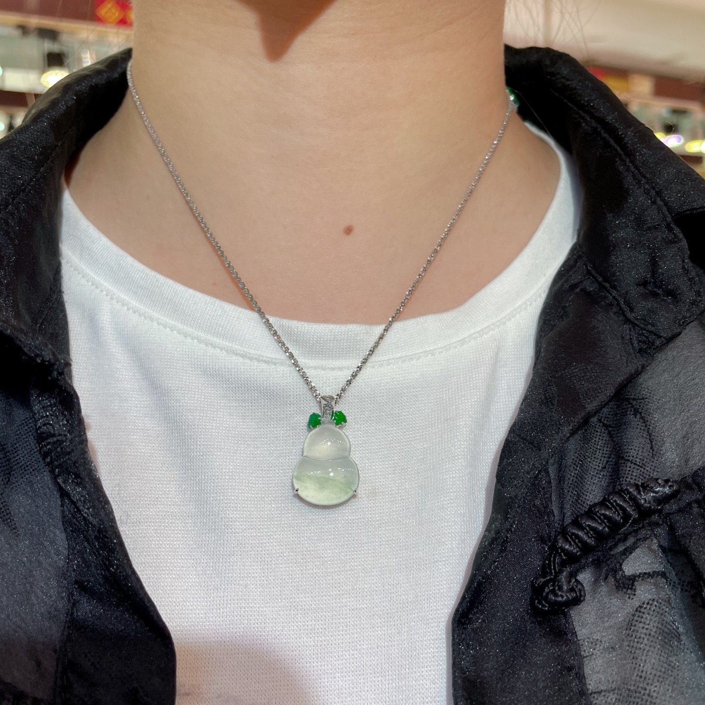 ️ 翡翠冰种飘绿花葫芦吊坠，实物更好看 起荧光，种水好好 裸石很饱满，专挑好品相，18k镶嵌，20.4-16-4