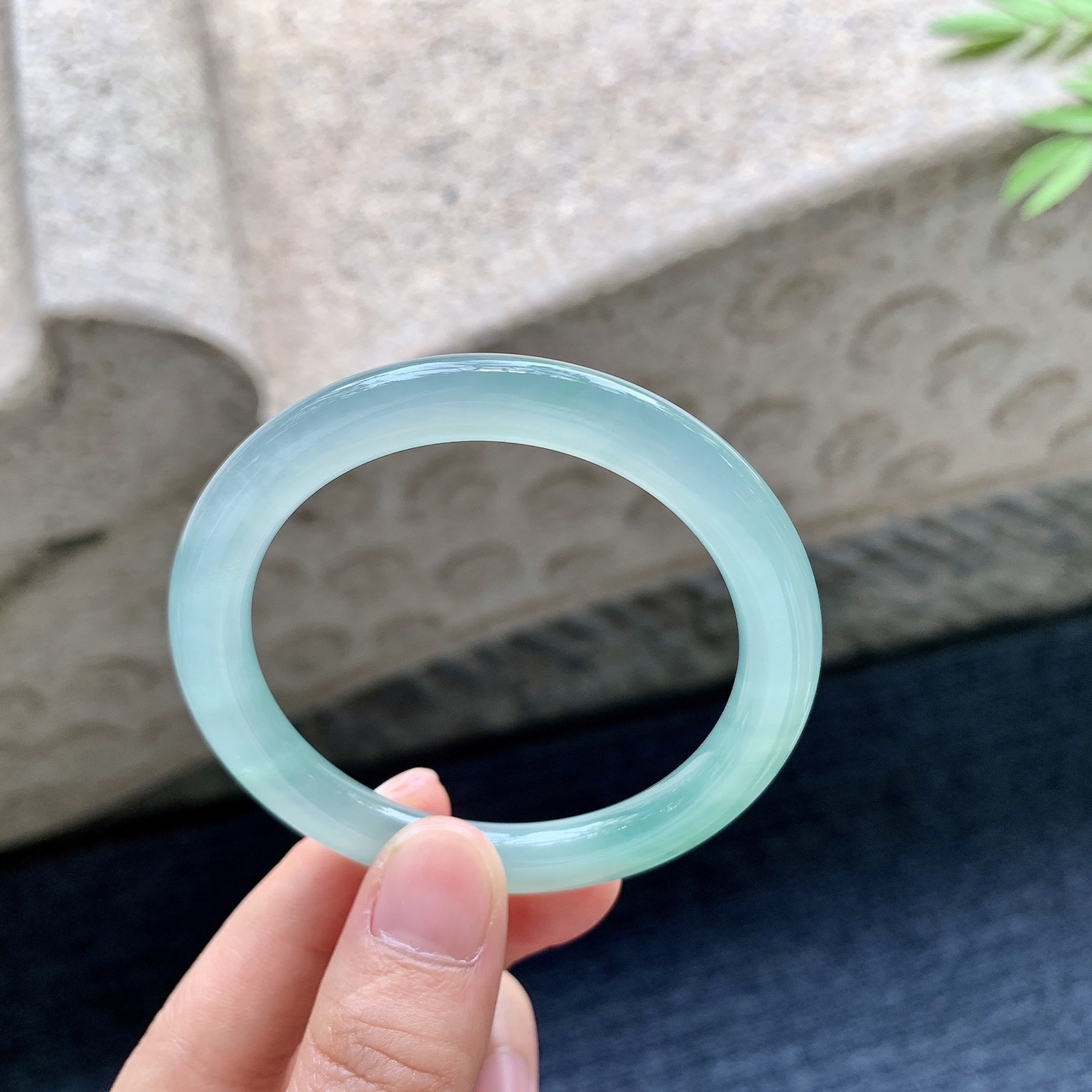 圆条49 50 圈口50.8/6.7/8 编码DZ092306 冰糯晴绿，水润，种老，细腻，打灯有棉纹