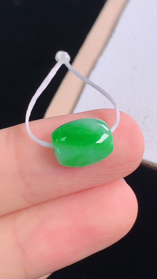 秒杀️阳绿路路通，无裂，尺寸:9.8-8.1-4.0mm 20
