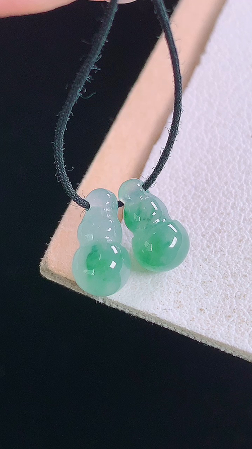 ️冰飘绿葫芦，无裂 尺寸:9.7-5.1-4.9mm 21