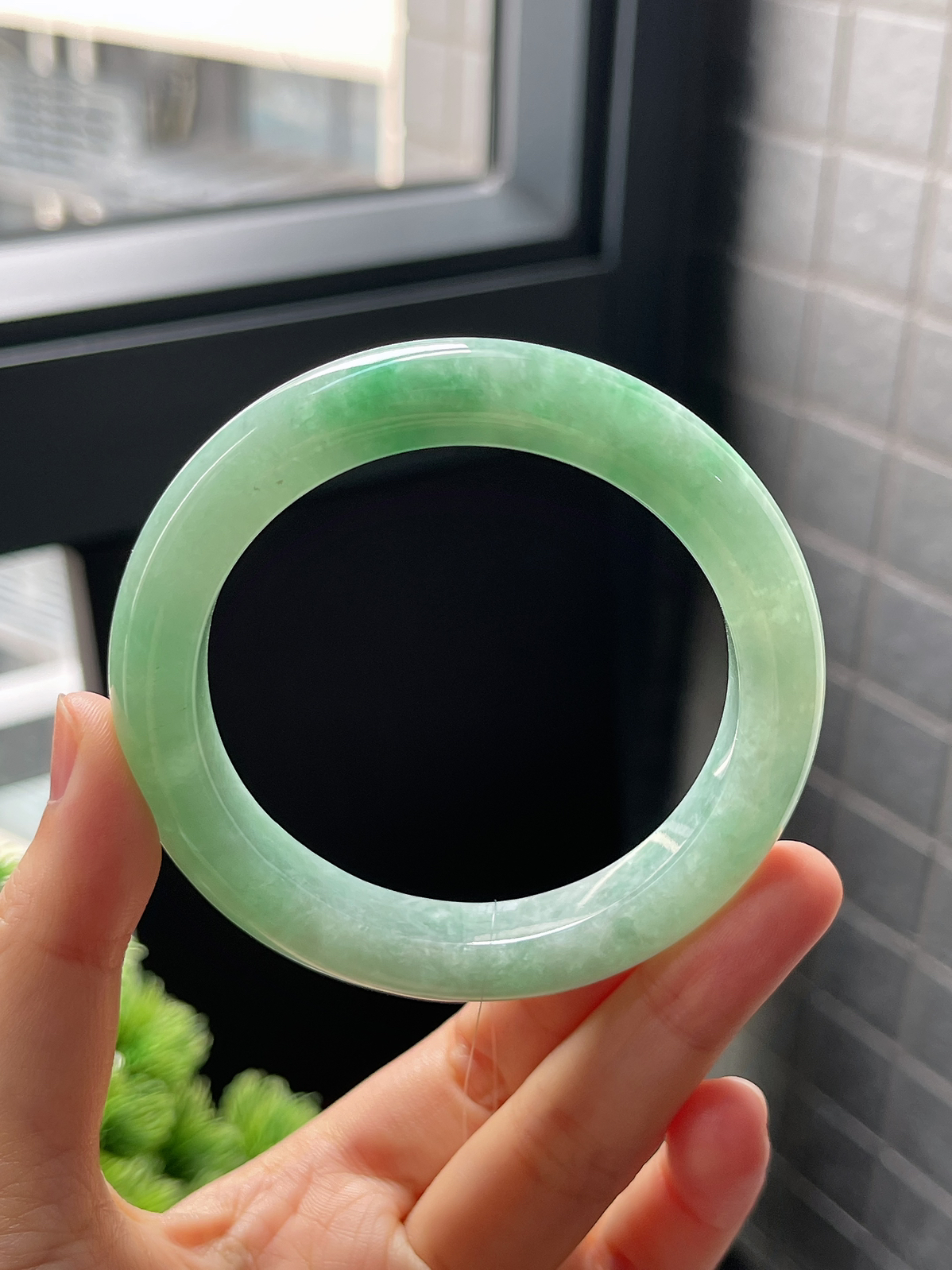 正圈56.9圈口，翡翠糯化种果绿色手镯