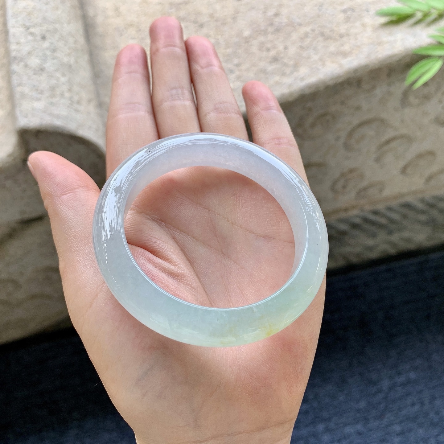 正圈51 52 圈口52.4/11.4/8.6 编码GF092324 冰糯飘黄翡，水润，种老，细腻，无裂