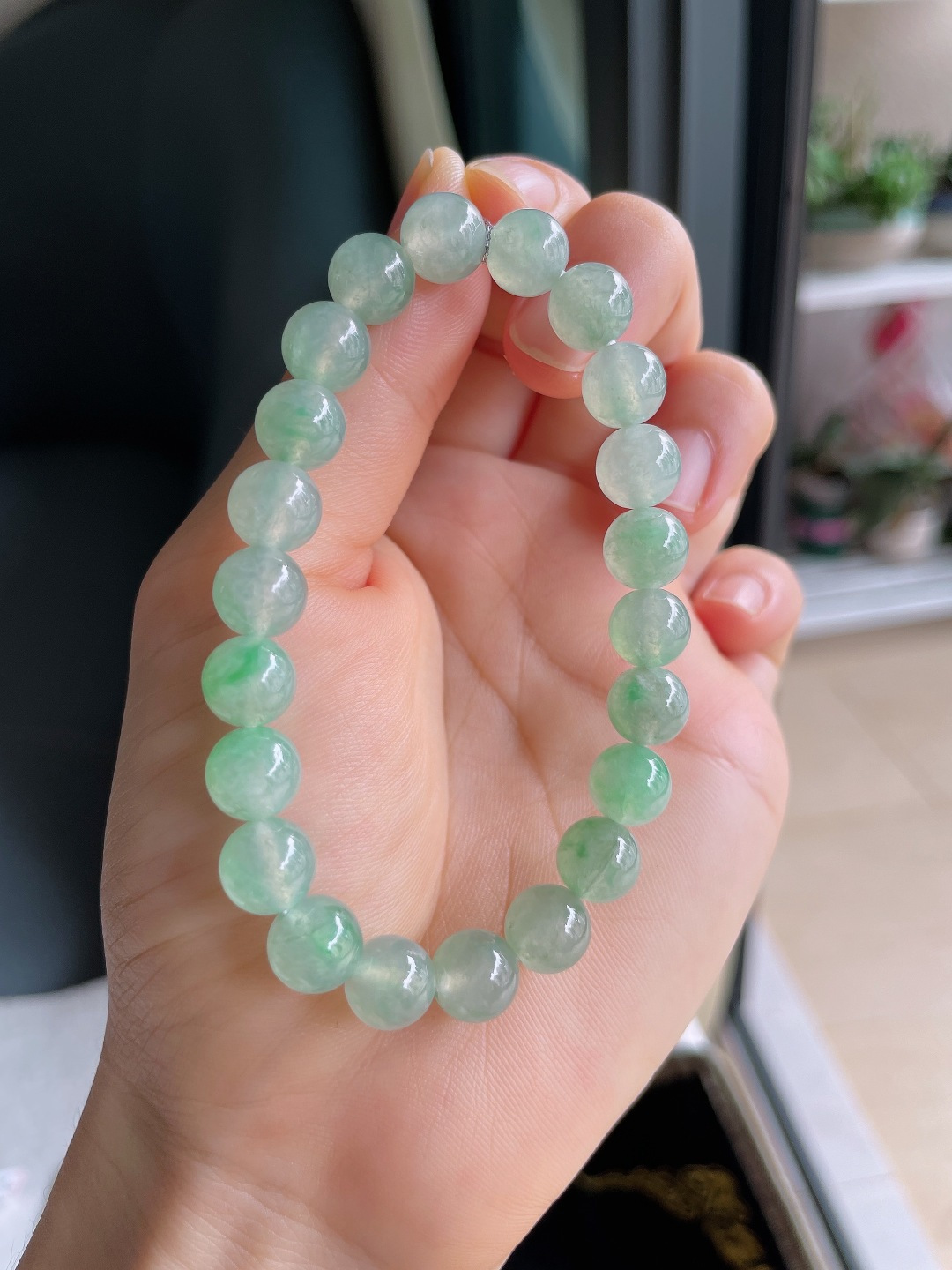️，缅甸天然翡翠A货，冰飘花手串，尺寸：8.6mm。【编4697】