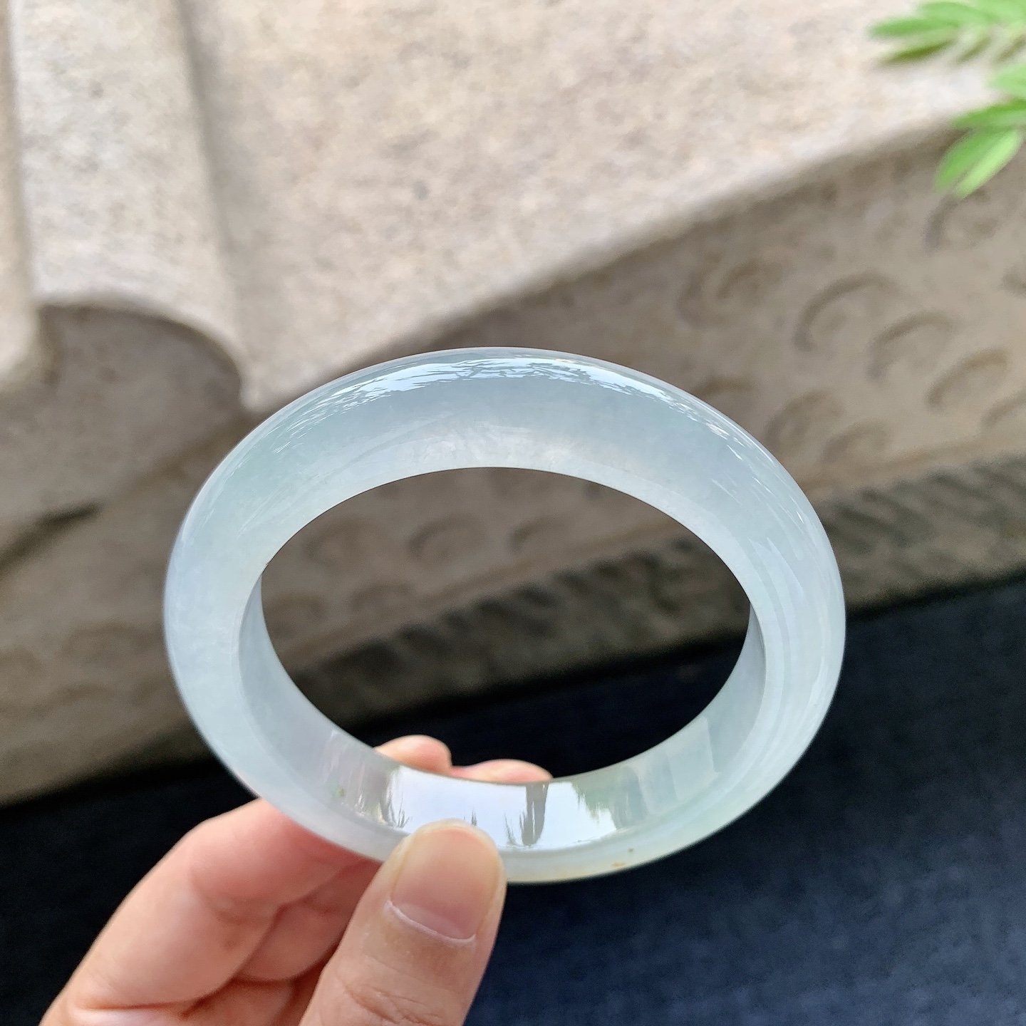 正圈55 56 圈口56.3/12.2/9.1 编码WW092360 冰糯飘黄翡，水润，种老，细腻，无裂