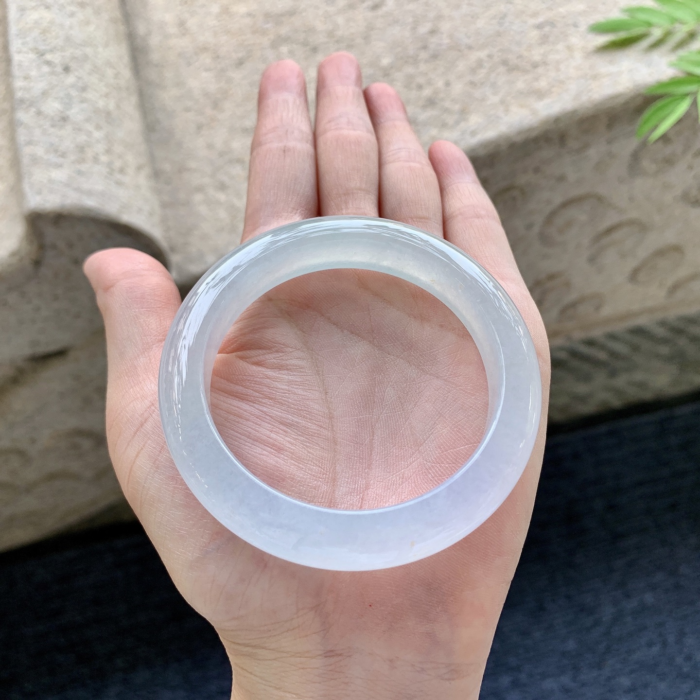 正圈53 54 圈口54/11.4/9 编码W6092316 冰糯飘绿，水润，种老，细腻，有纹线