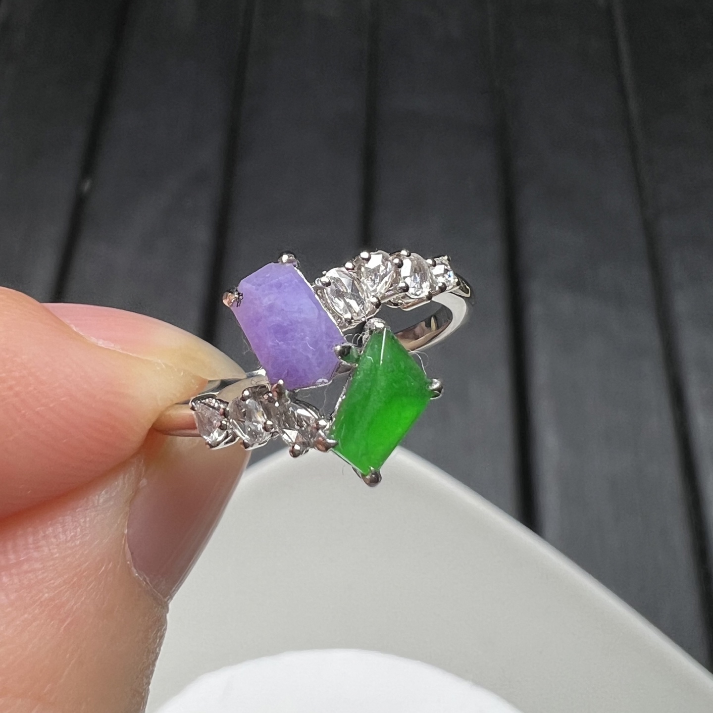 ️18k金钻石镶嵌冰种起光阳绿色翡翠双色戒指天然缅甸A货精品，6-3.8-4.5
