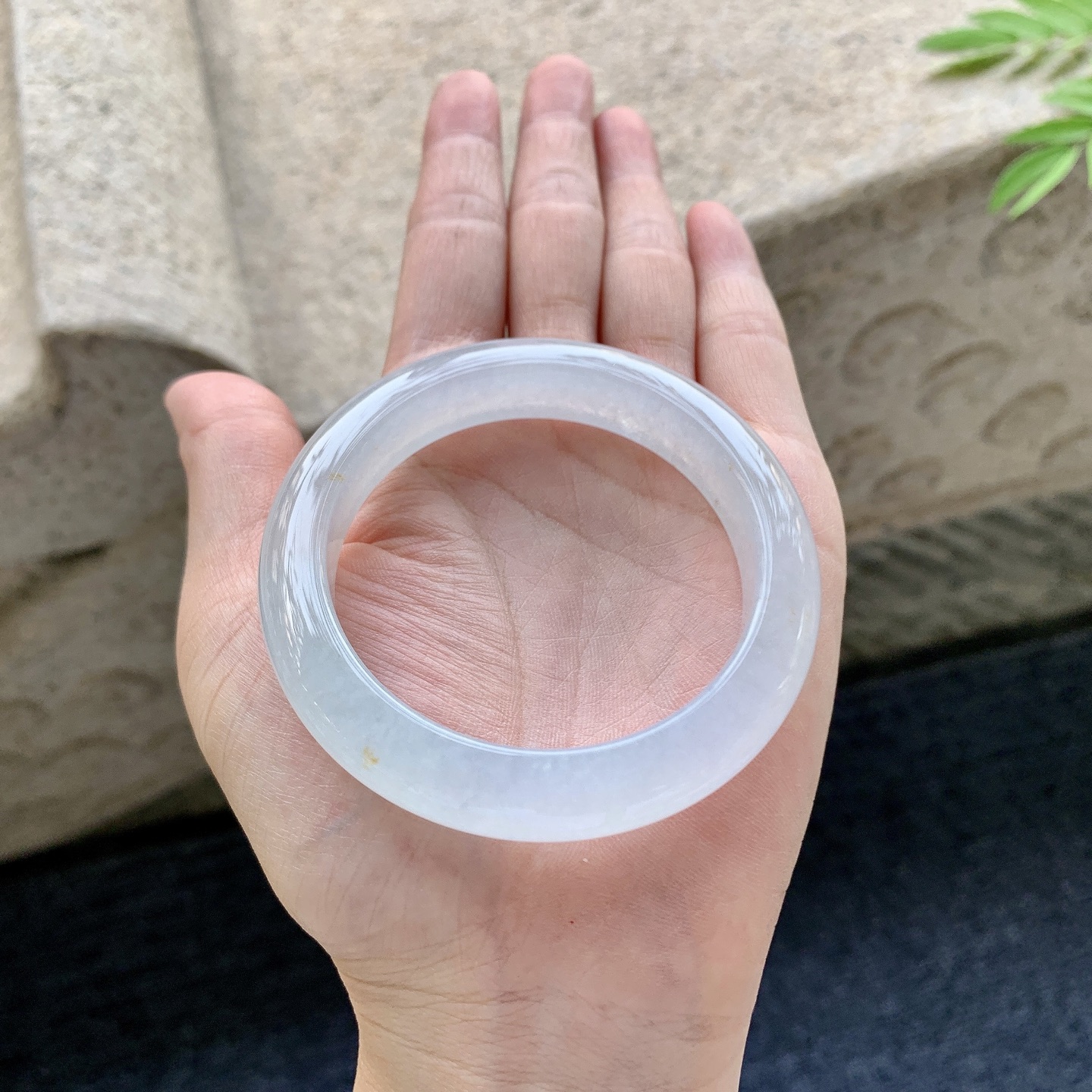 正圈51 52 圈口52.1/11.2/8.7 编码W6092330 冰糯飘黄翡，水润，种老，细腻，无裂