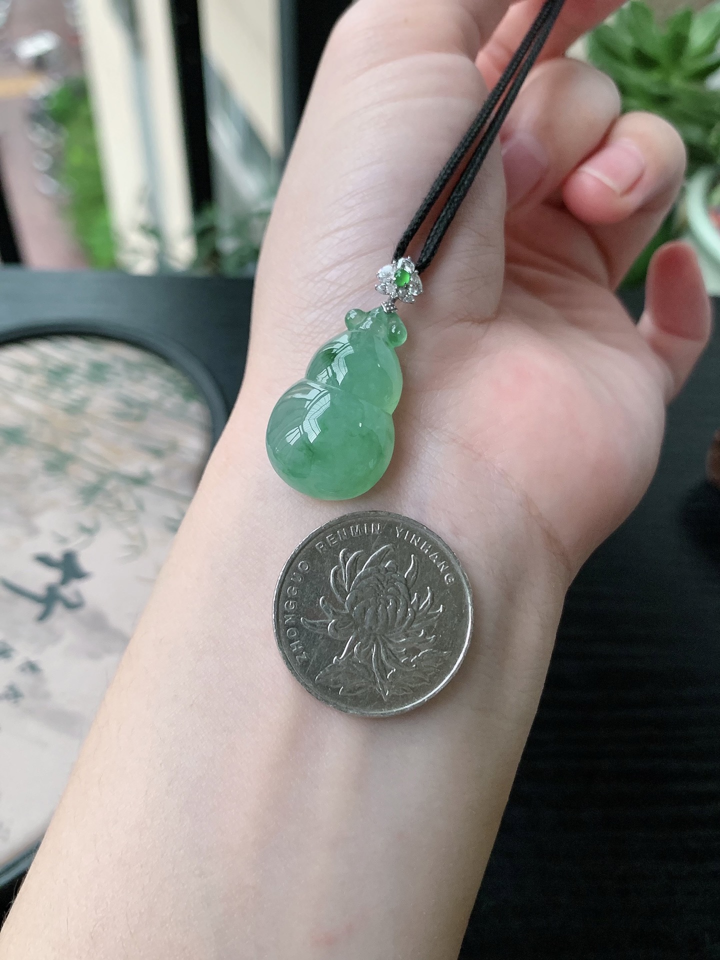 18k金镶嵌老坑冰种胶感飘绿花葫芦吊坠 裸石尺寸:25.8-16-8.8mm