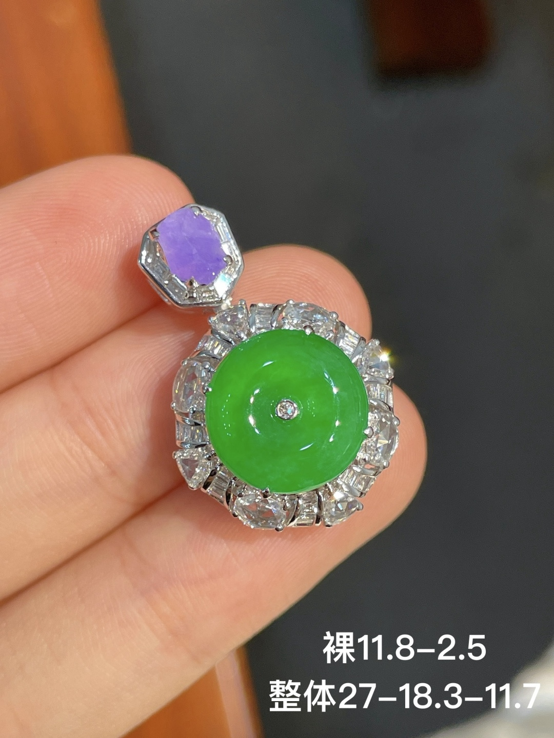 ️阳绿扣子吊坠，无裂 18k金镶嵌，11.8-2.5