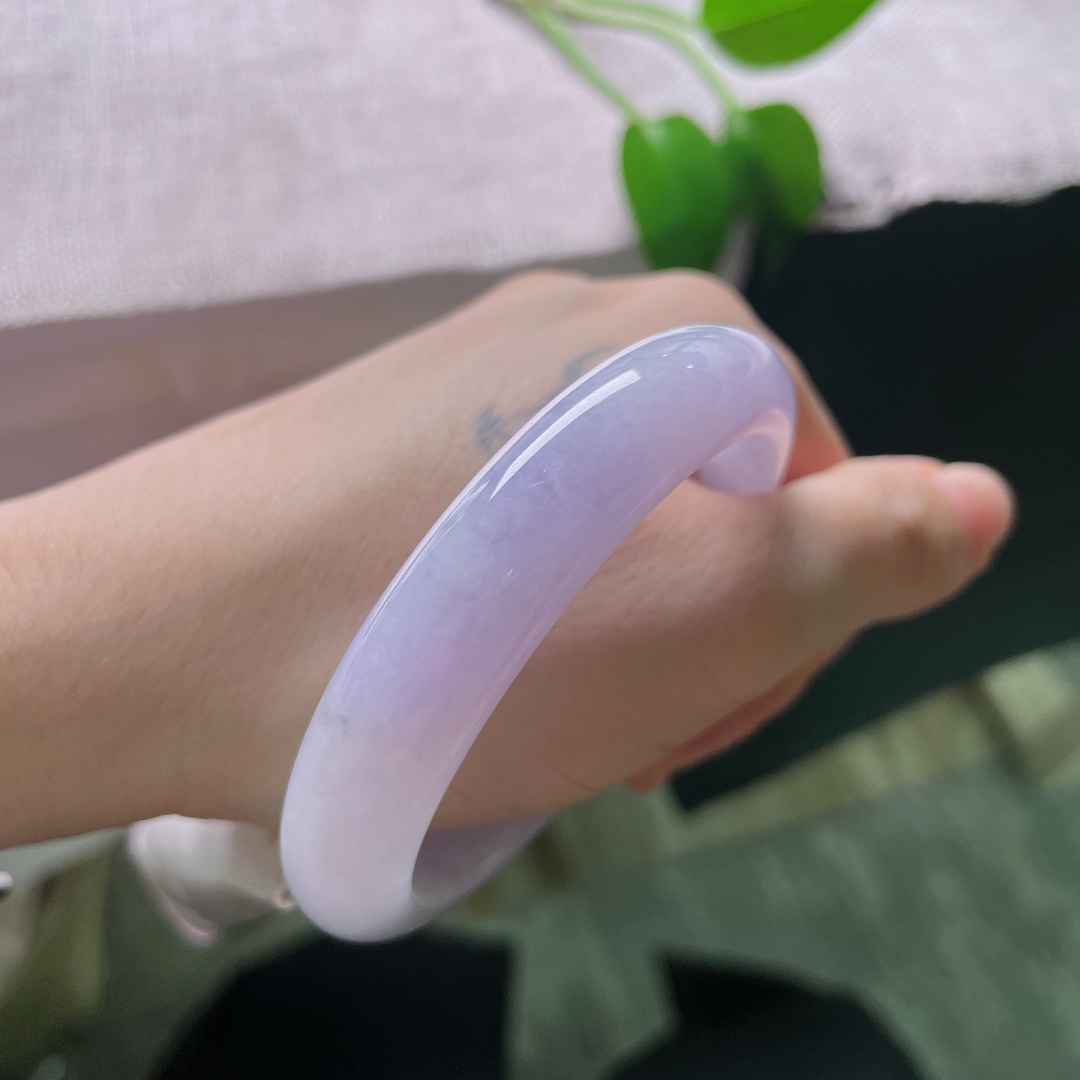 54.9/12/8.2，正圈，棉线，温润糯冰玉质细腻柔和，满圈静谧氤氲，紫气盈盈，腕间尽显温婉古典气韵。ss59331a