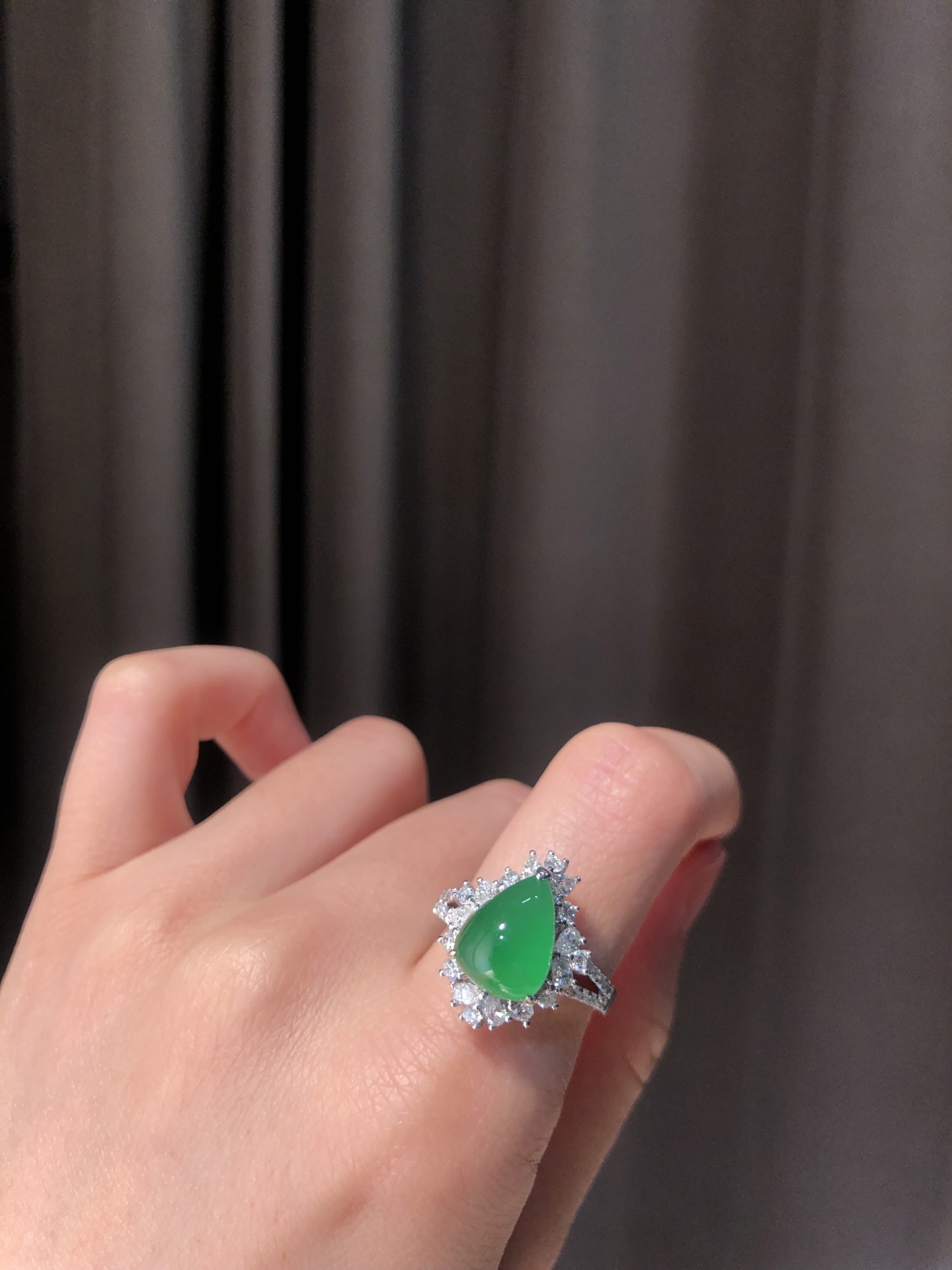 ️ 18k【金镶嵌冰绿水滴戒指】 尺寸：17.3×14.5×12.5 裸石11.8×8.6 玉见温润，典藏东方美韵